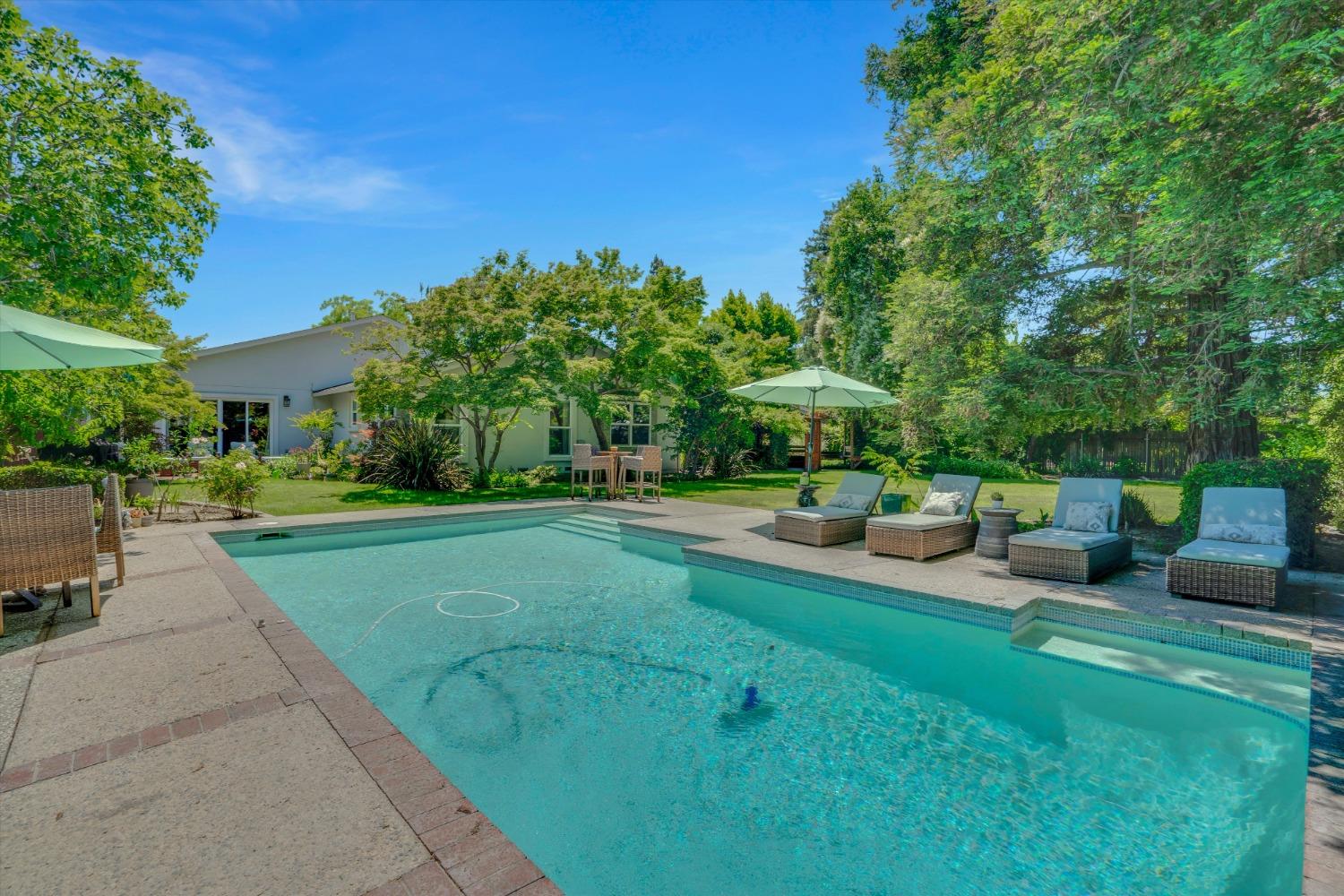 1409 La Salle Drive