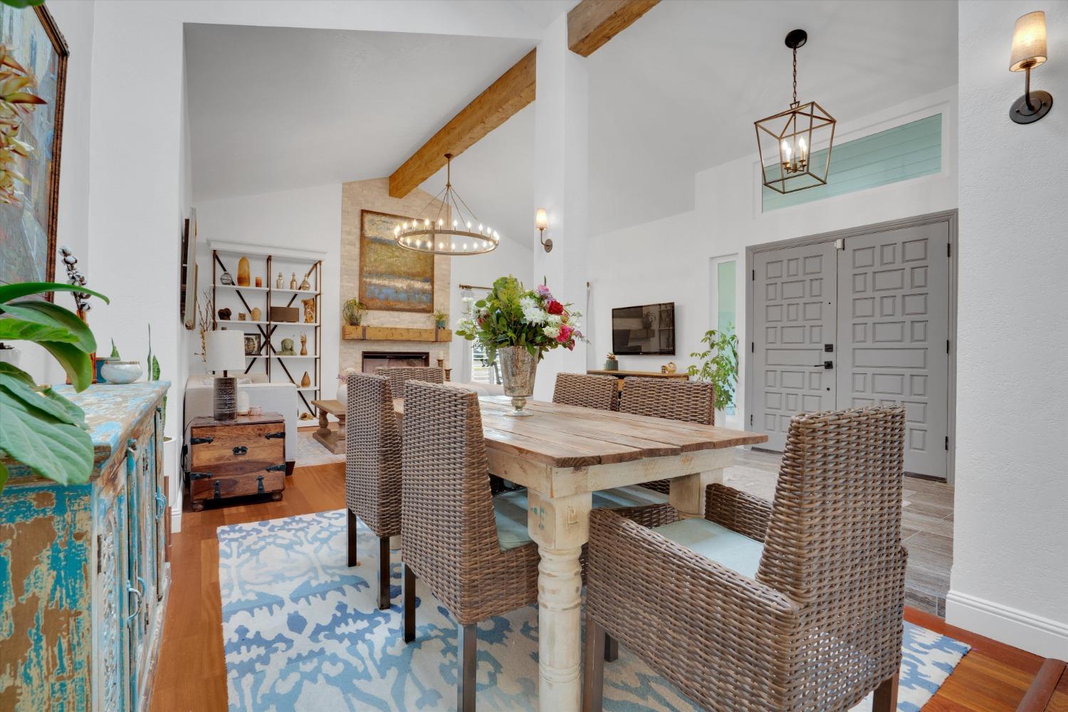 1409 La Salle Drive