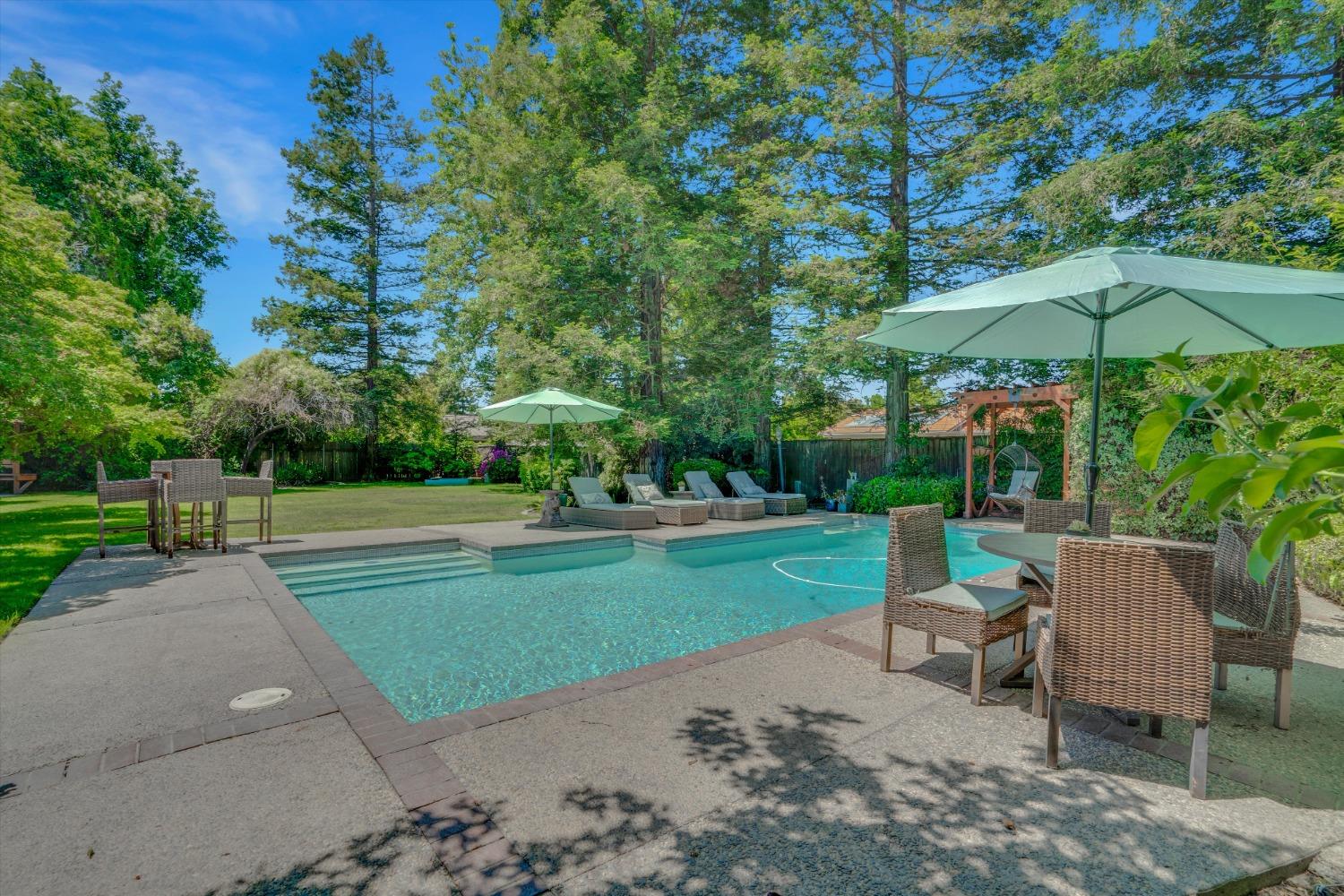 1409 La Salle Drive