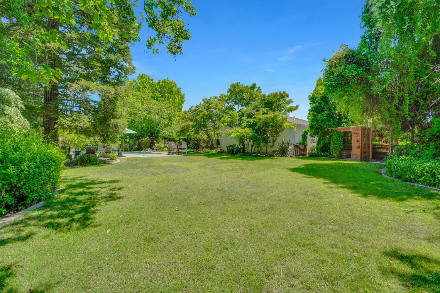 1409 La Salle Drive