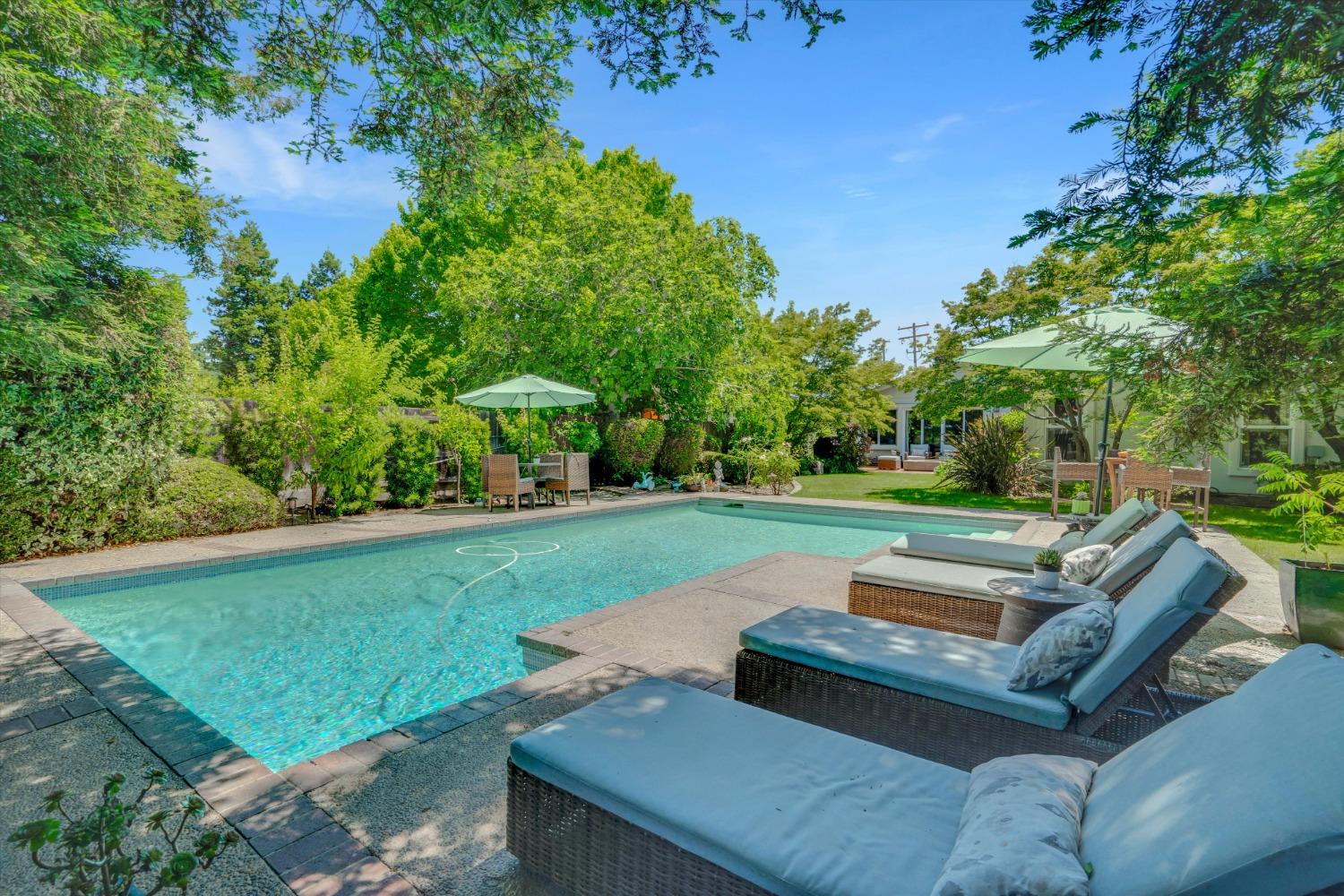1409 La Salle Drive
