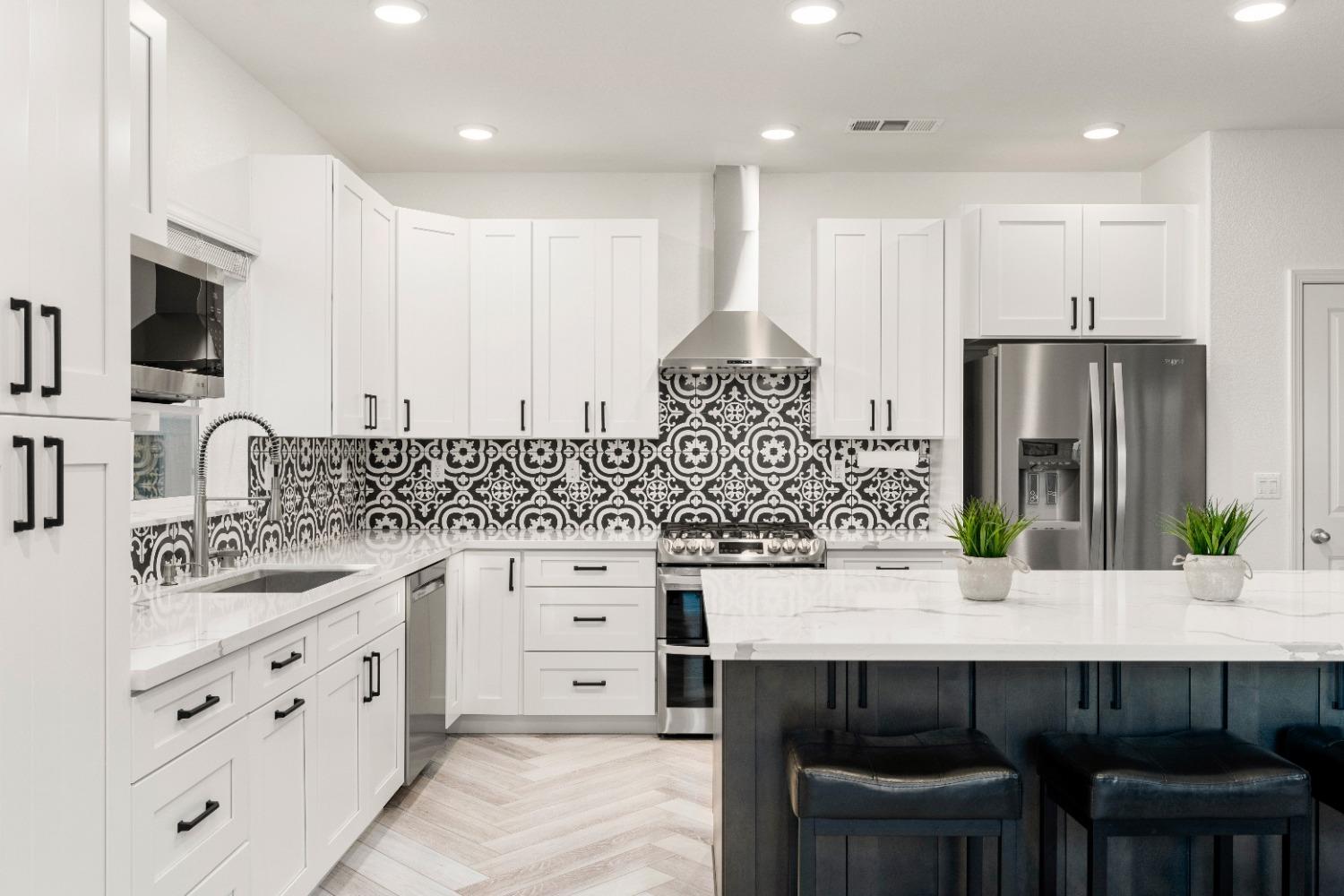 4554 Maple Crest Street