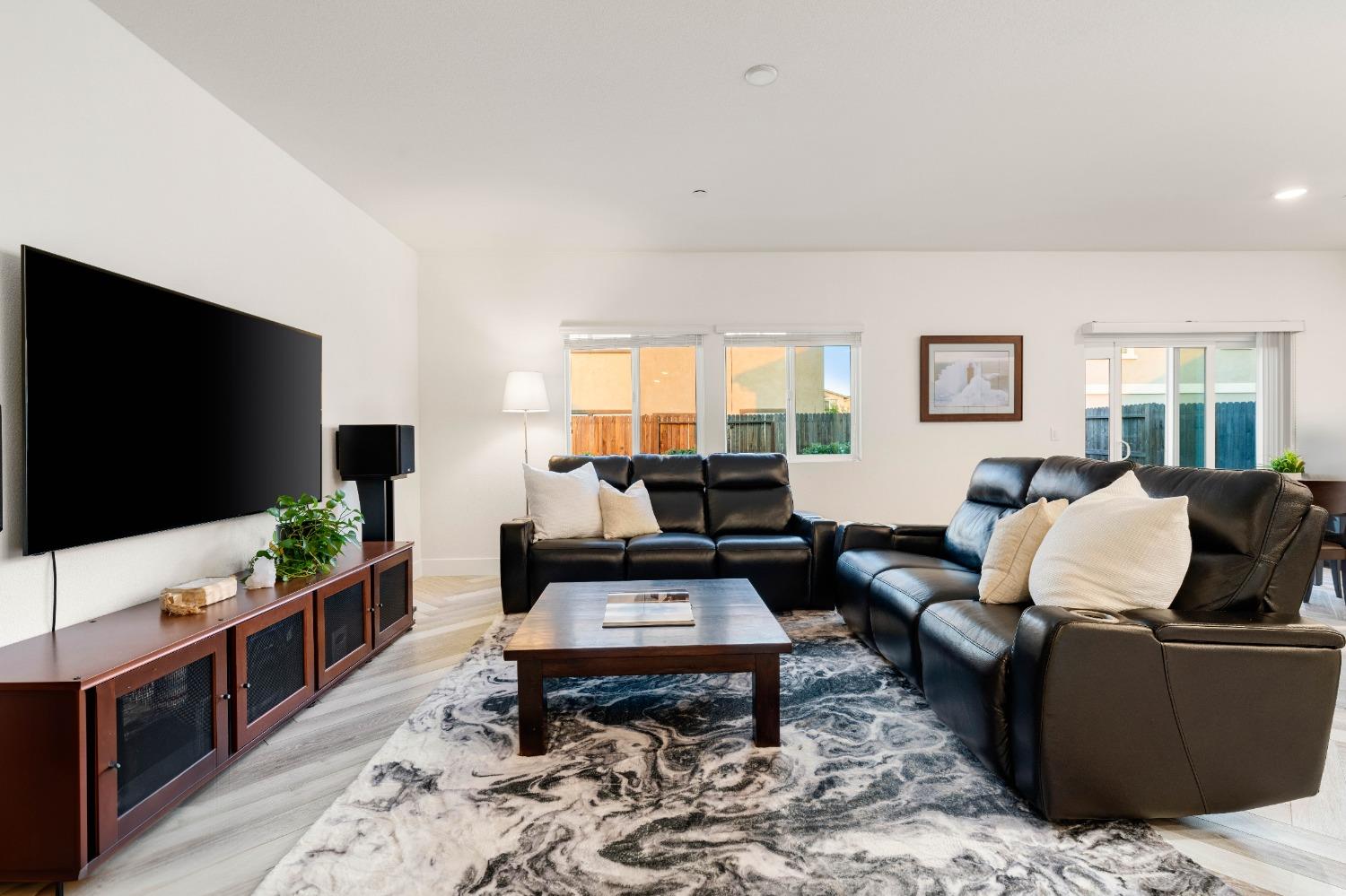 4554 Maple Crest Street