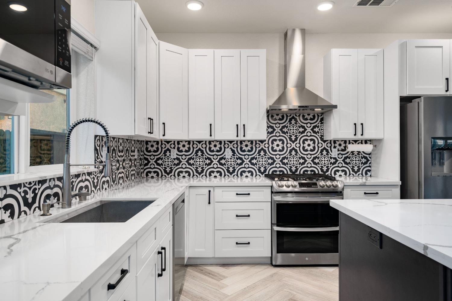 4554 Maple Crest Street