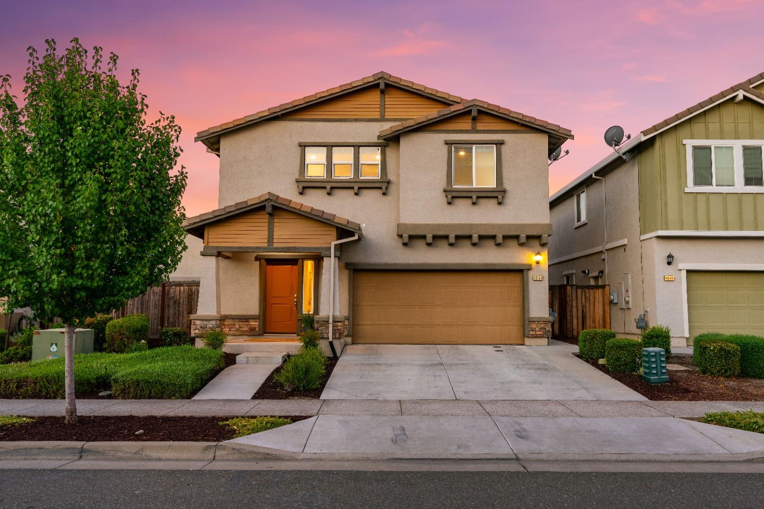 4554 Maple Crest Street