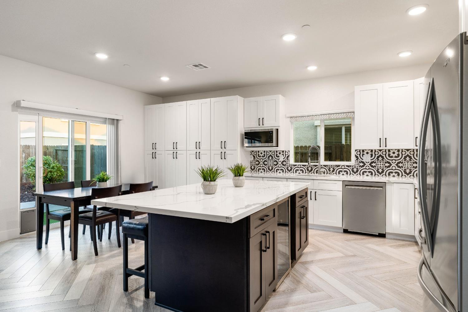 4554 Maple Crest Street