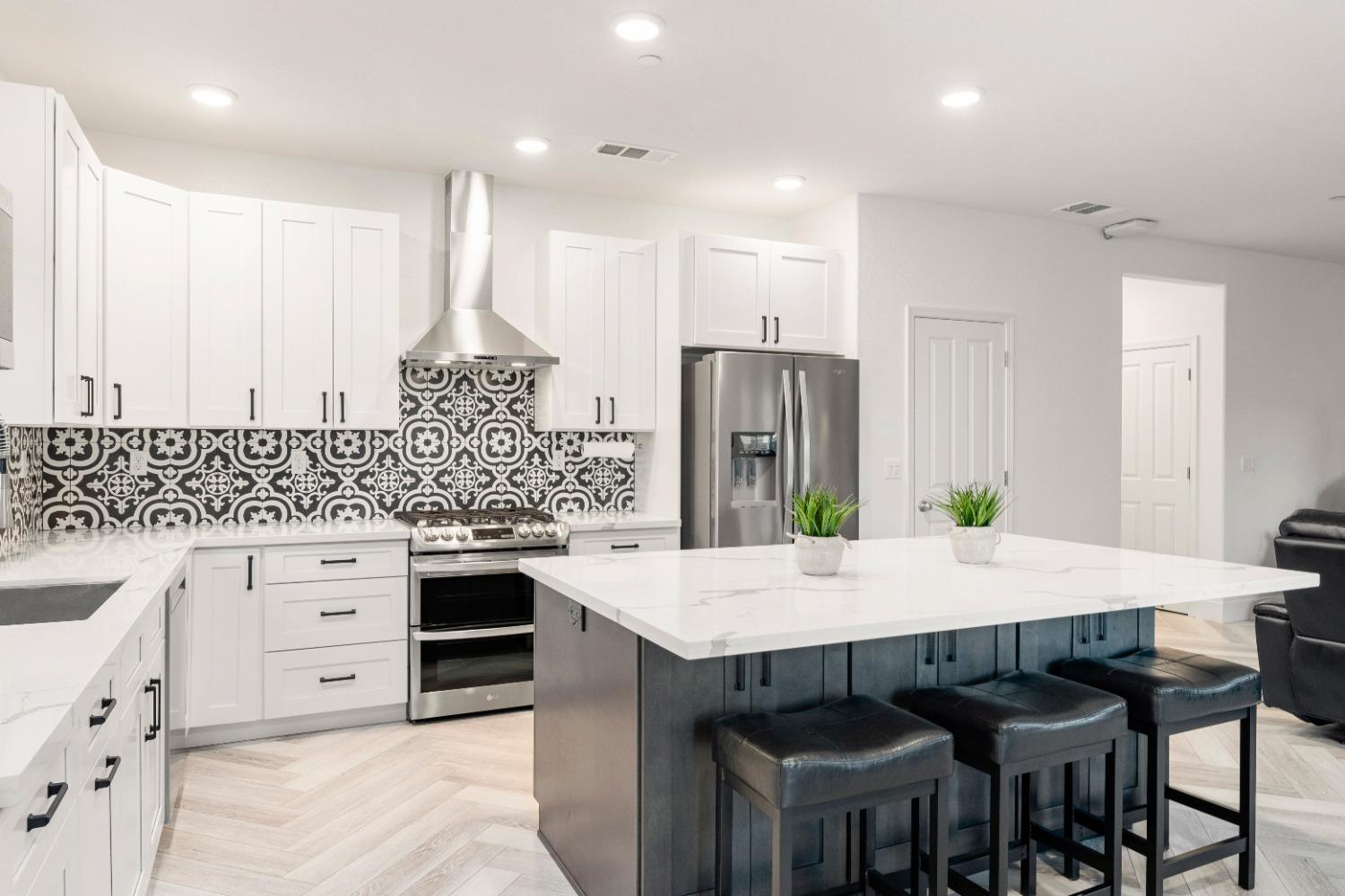 4554 Maple Crest Street