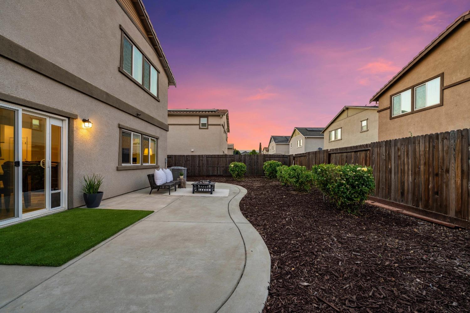 4554 Maple Crest Street