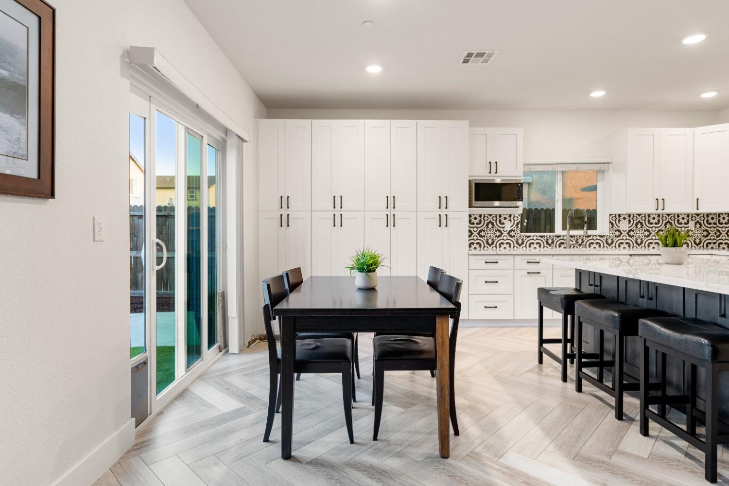 4554 Maple Crest Street