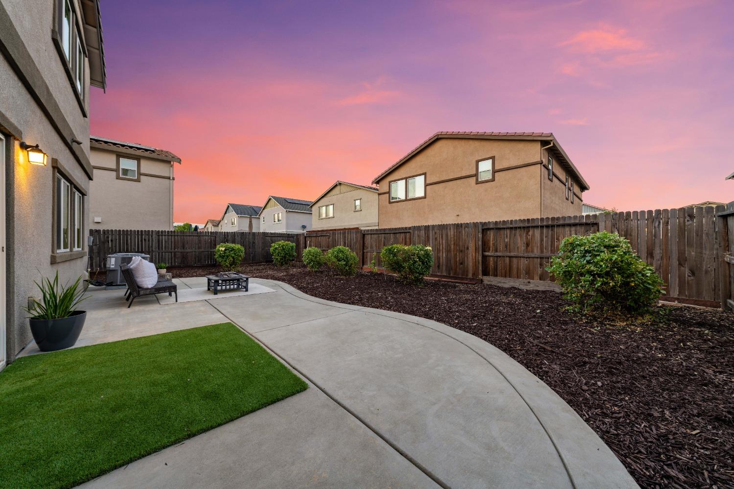 4554 Maple Crest Street