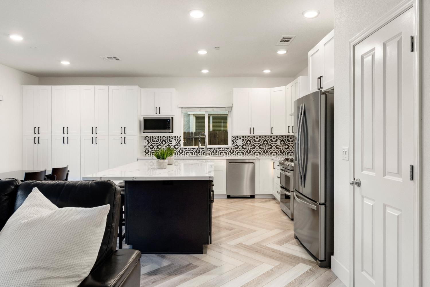 4554 Maple Crest Street