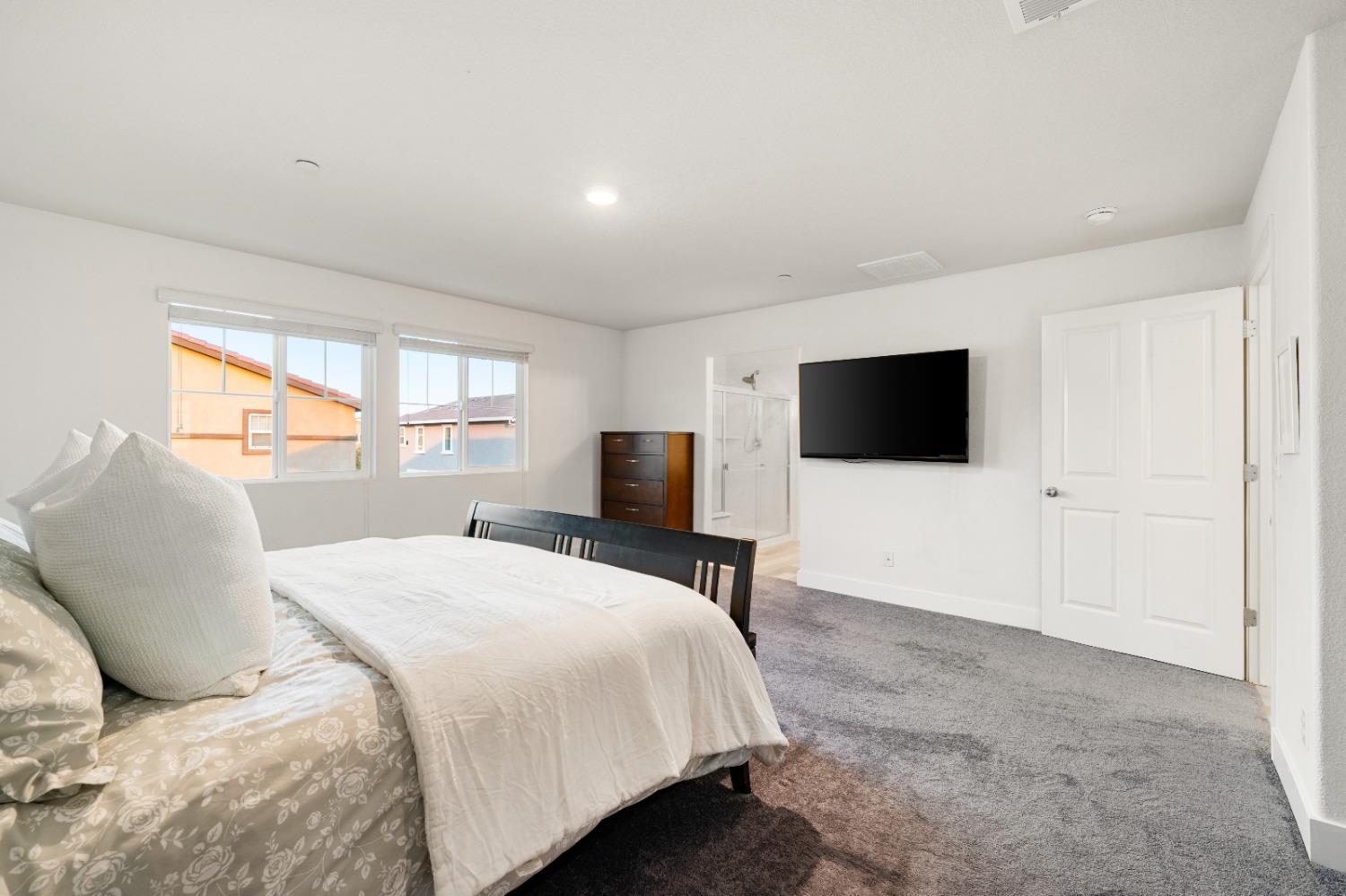 4554 Maple Crest Street