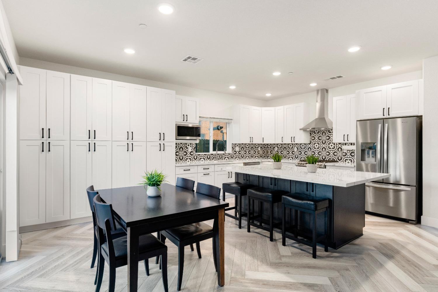 4554 Maple Crest Street