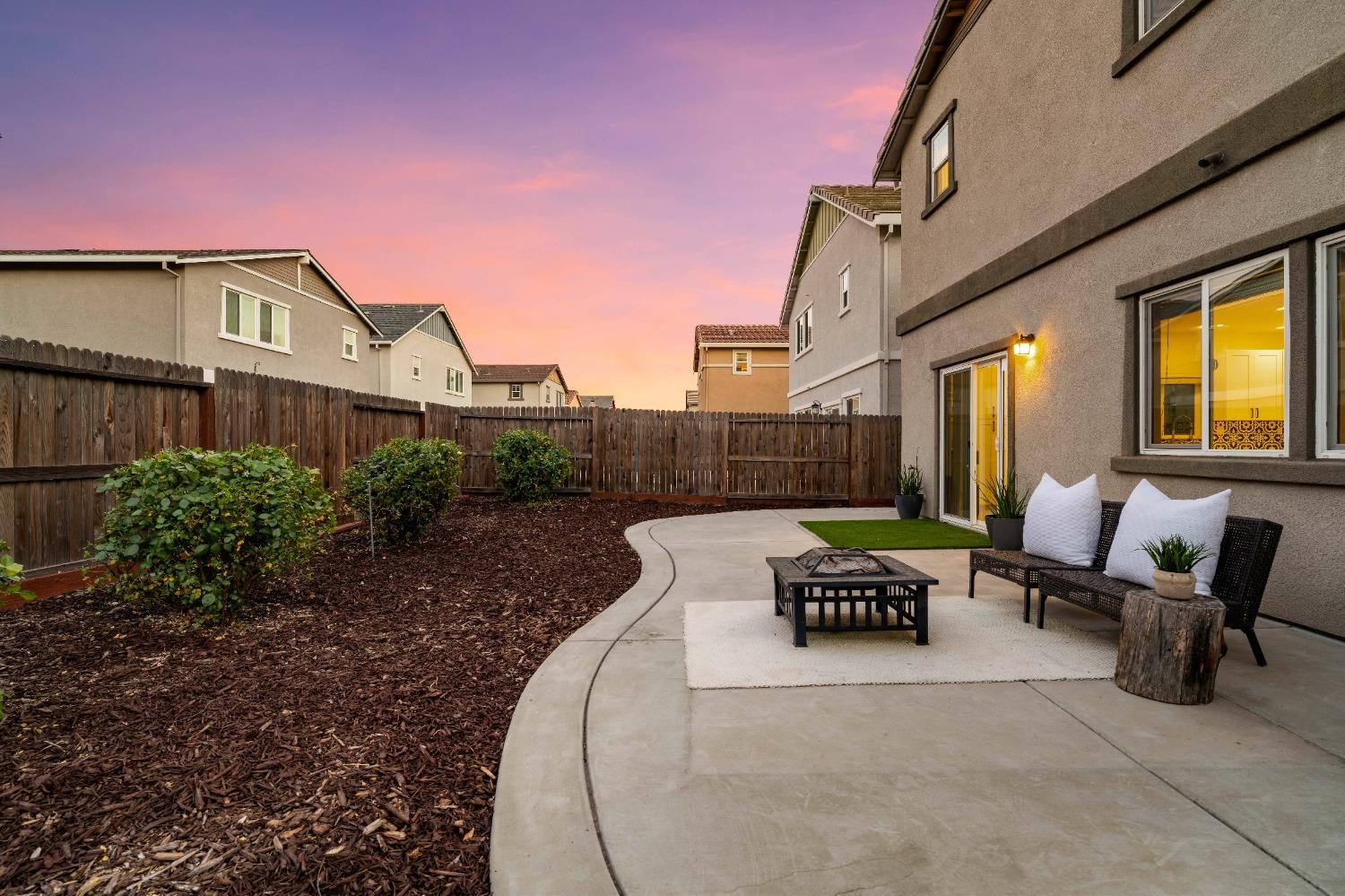 4554 Maple Crest Street