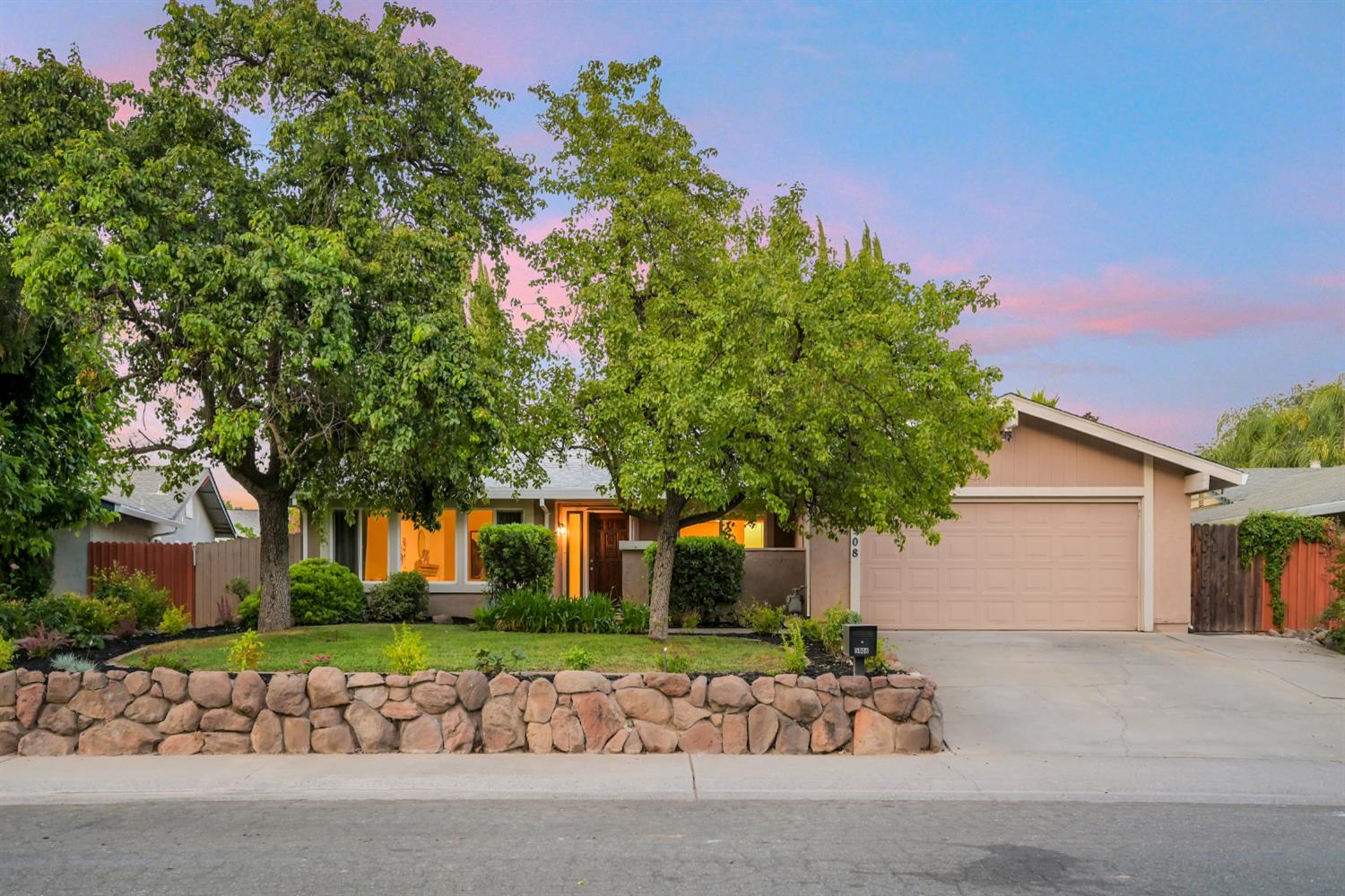 5908 Shadow Oak Drive