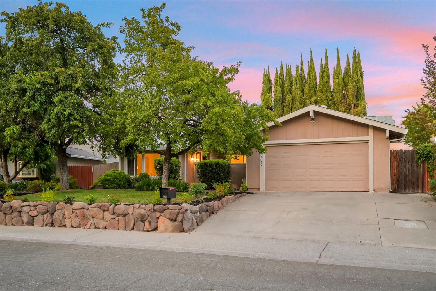 5908 Shadow Oak Drive