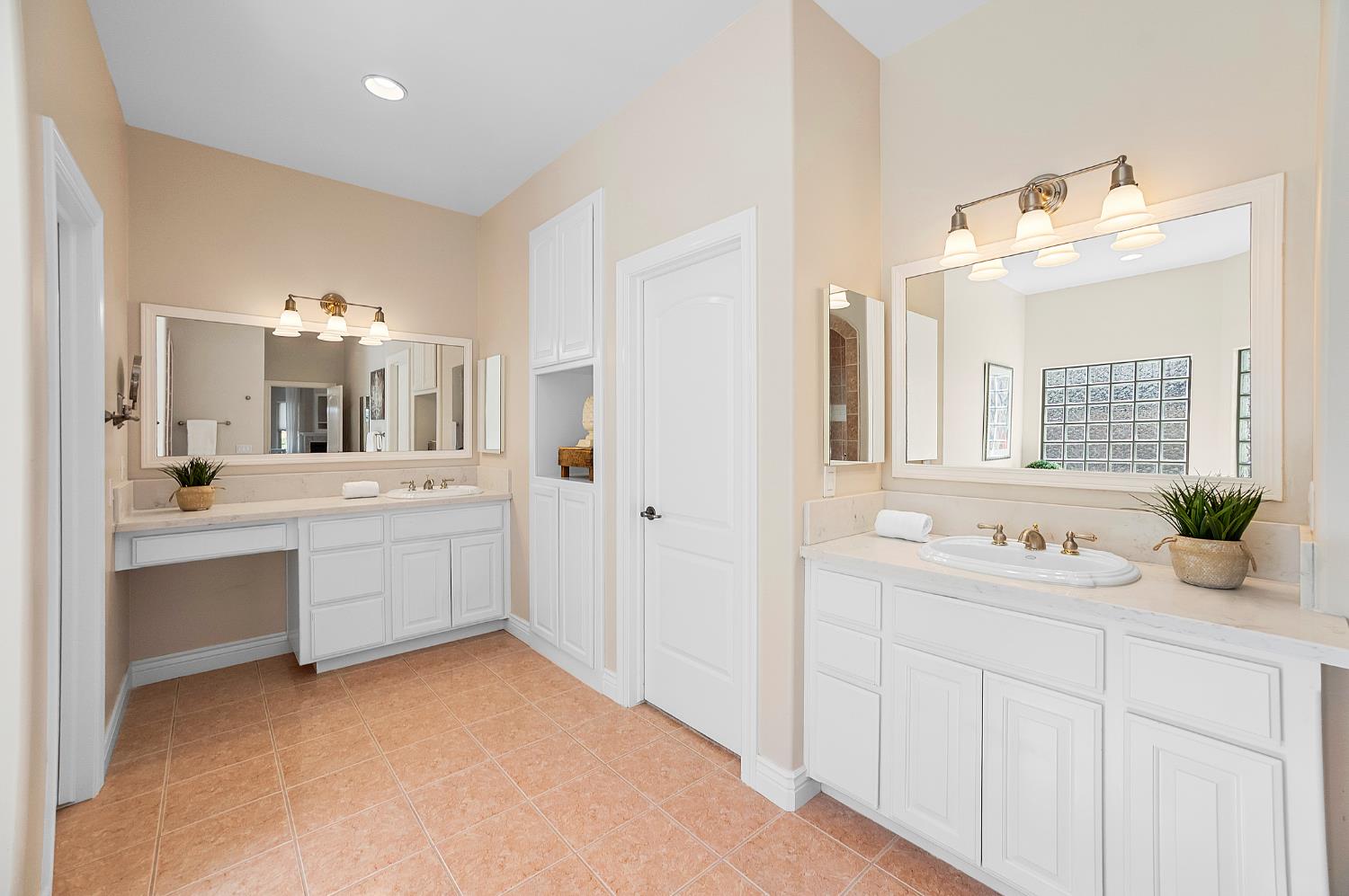 1740 Vista Del Monte