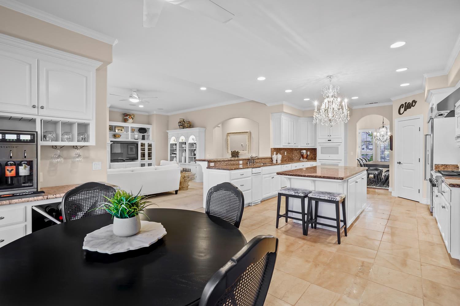 1740 Vista Del Monte