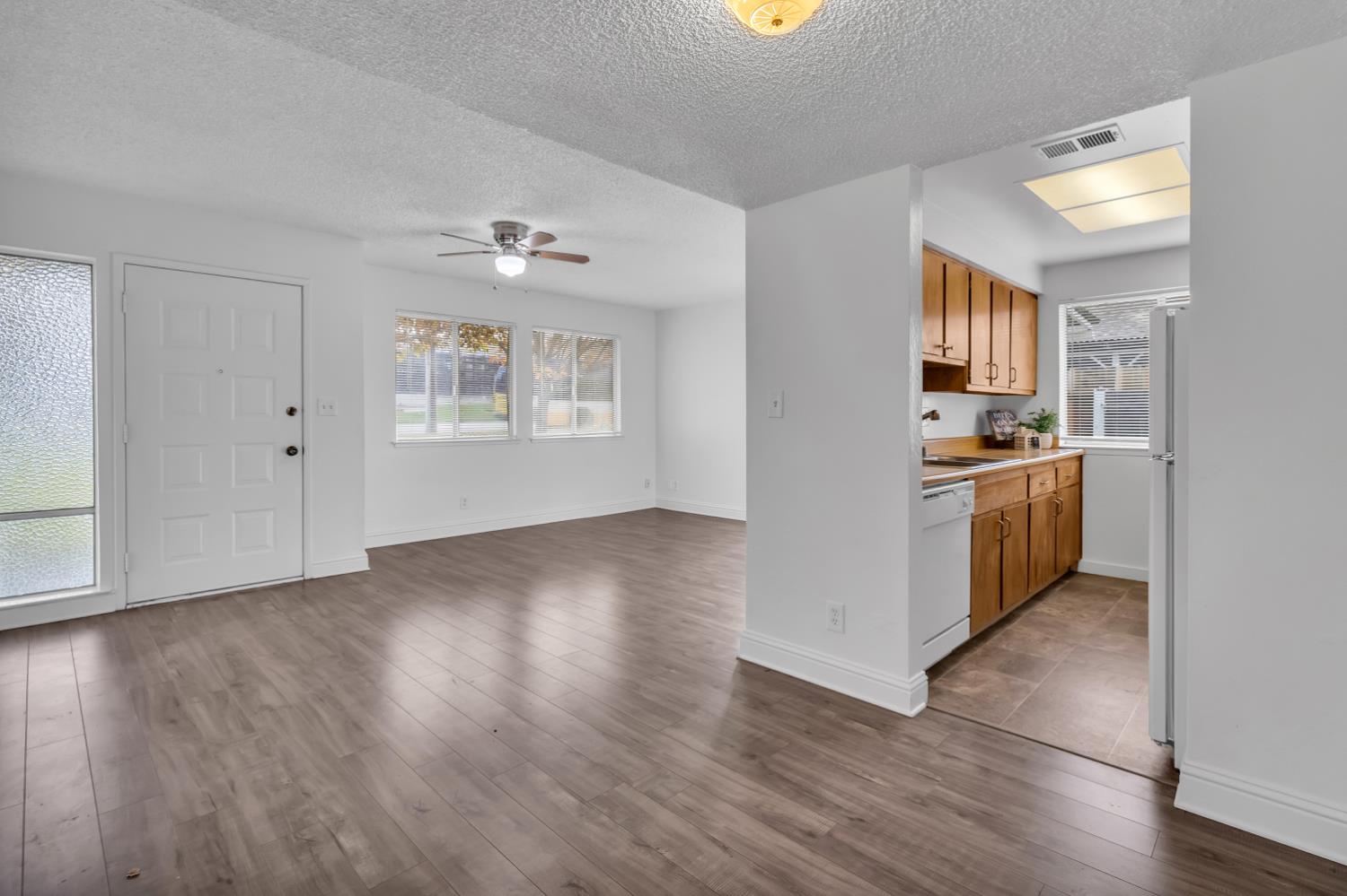 5317 Manzanita Avenue 1