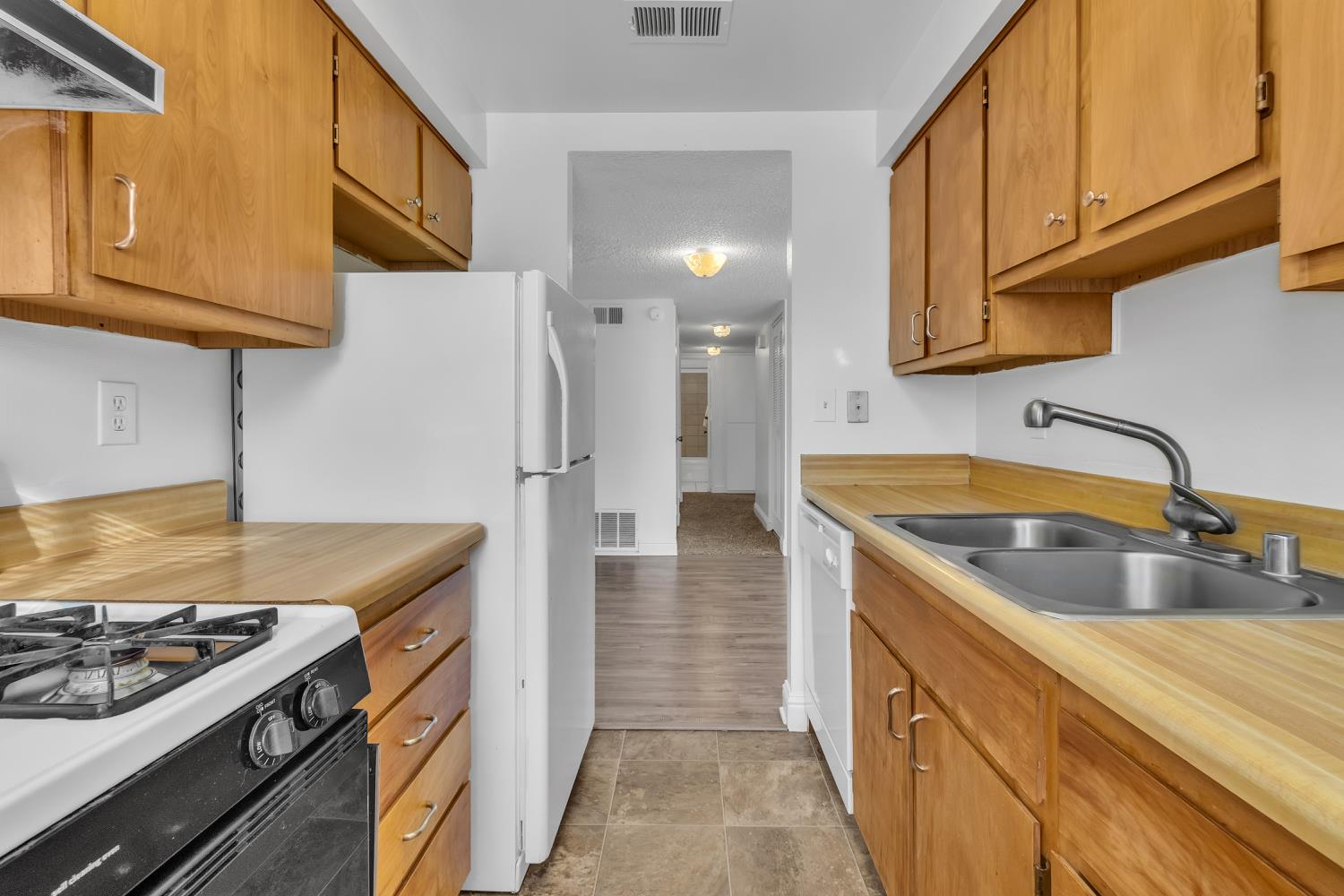 5317 Manzanita Avenue 1