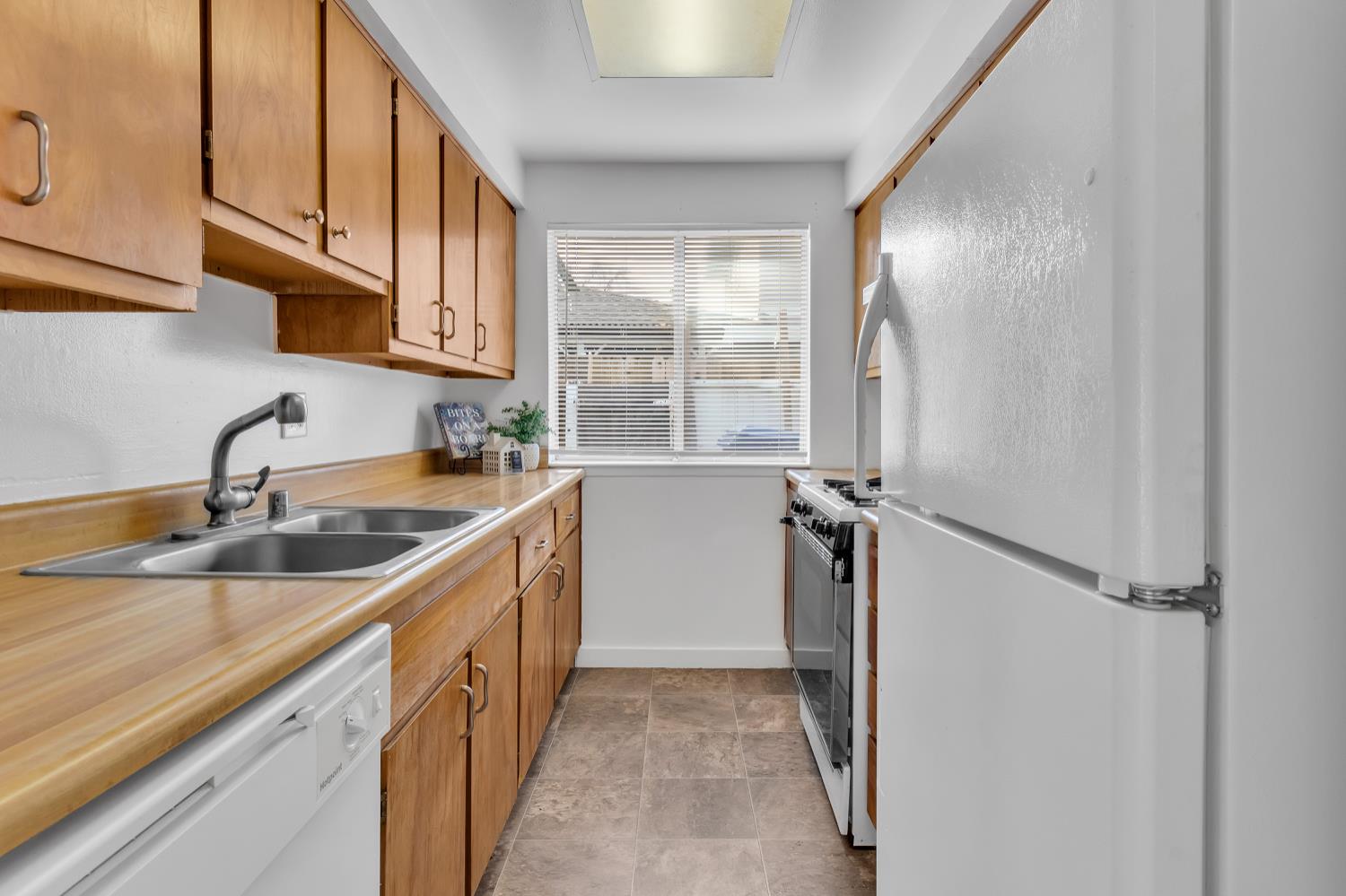 5317 Manzanita Avenue 1