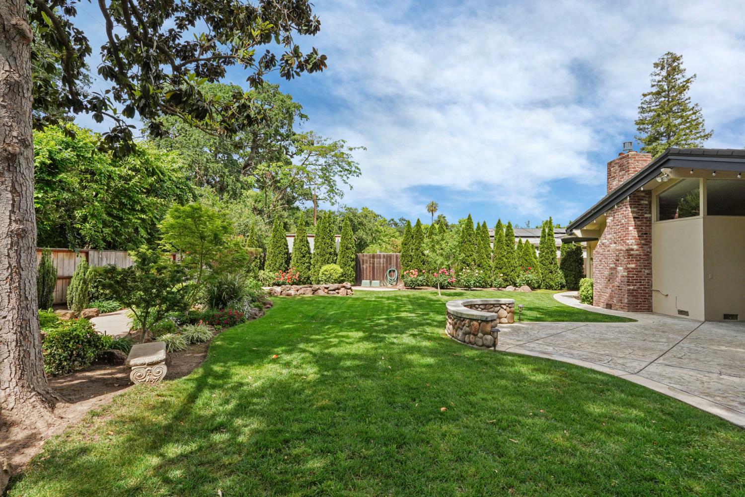 7439 Woodside Drive