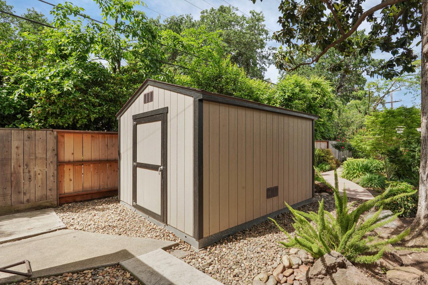 7439 Woodside Drive