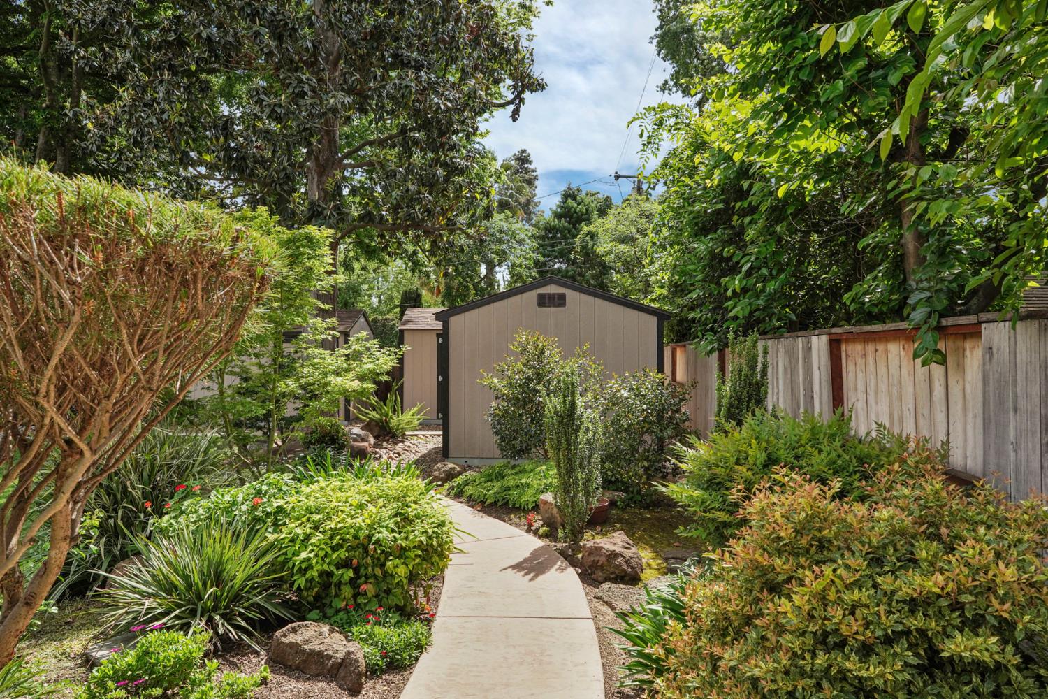7439 Woodside Drive