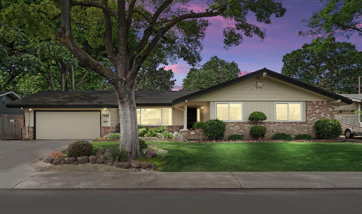 7439 Woodside Drive
