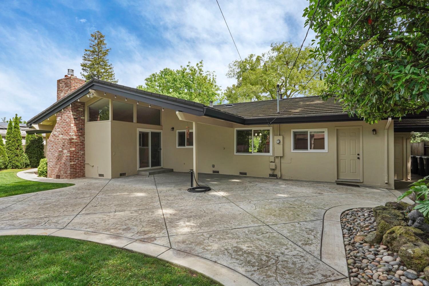 7439 Woodside Drive
