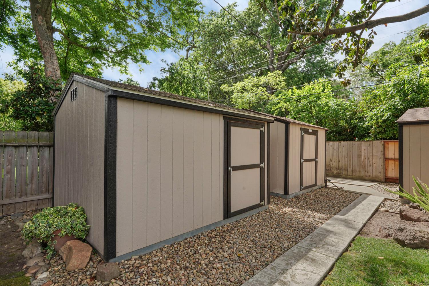 7439 Woodside Drive