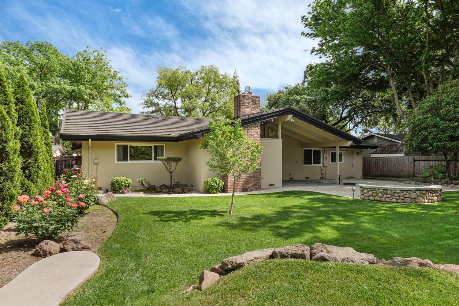 7439 Woodside Drive