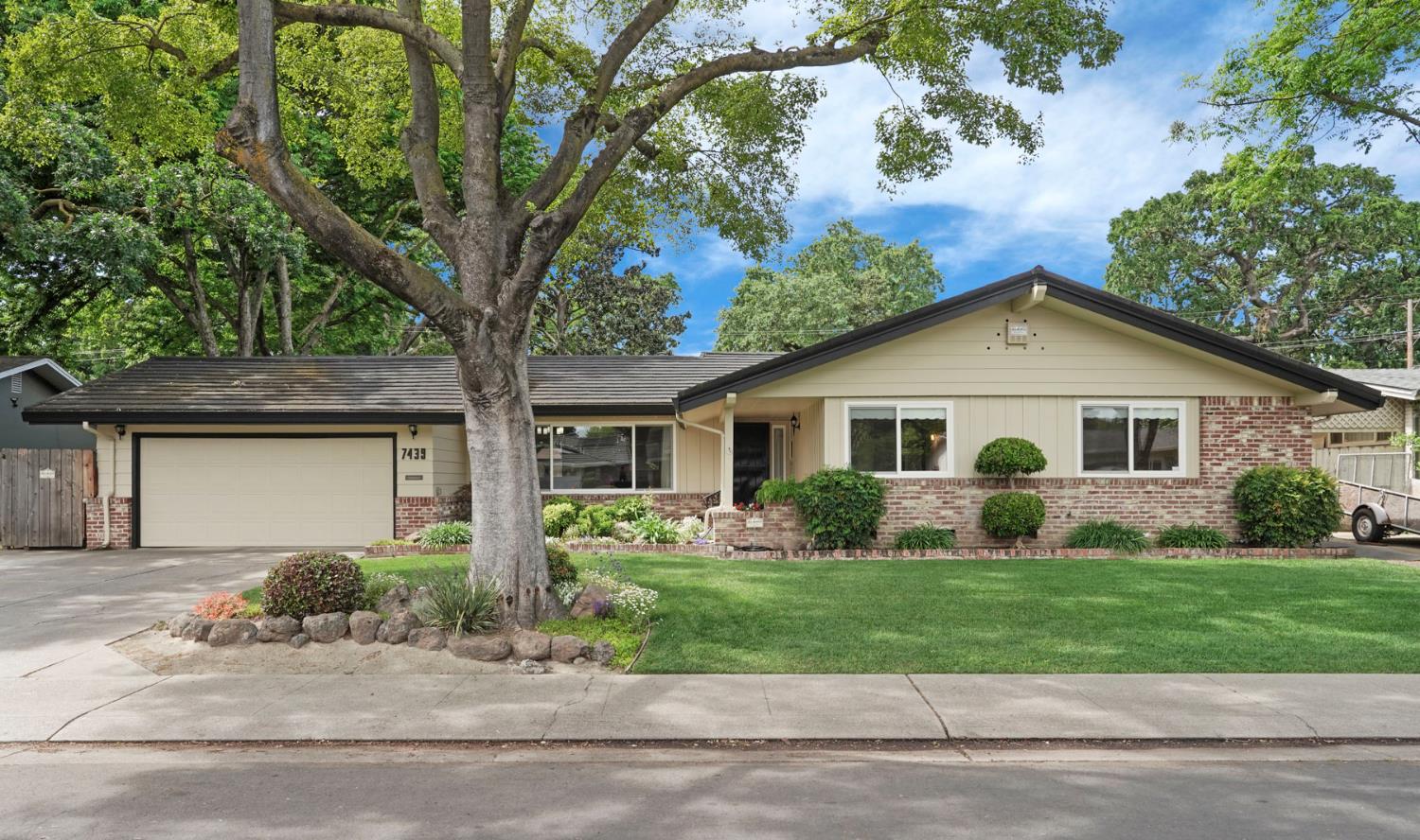 7439 Woodside Drive