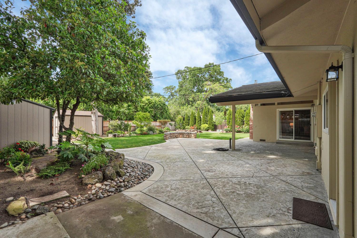 7439 Woodside Drive