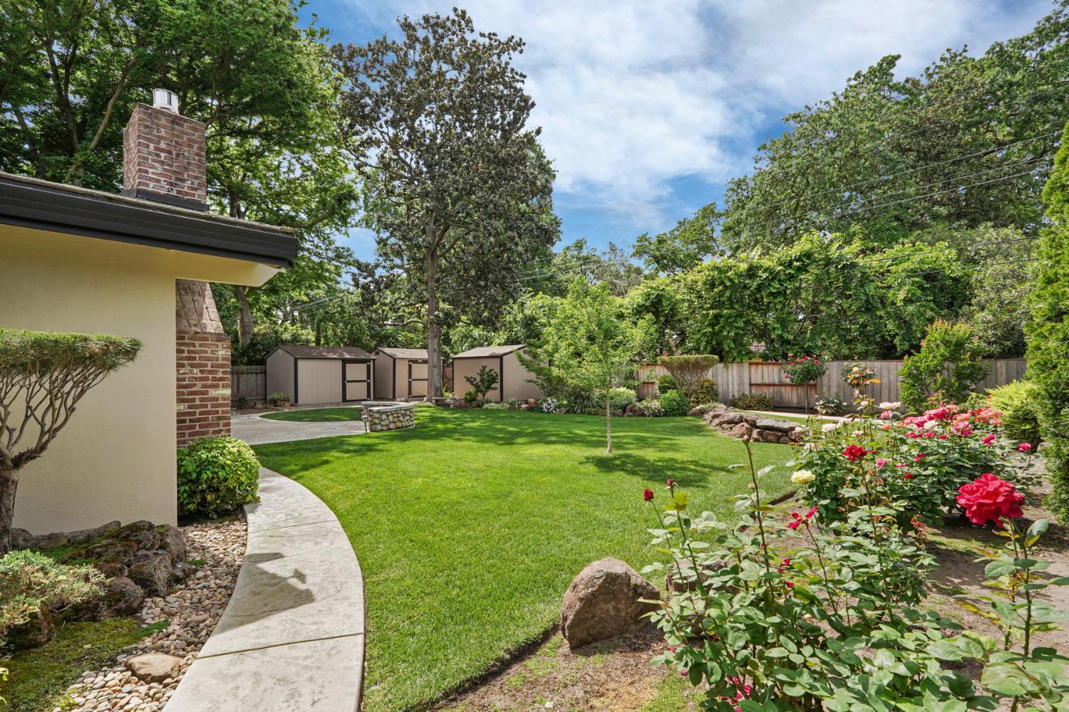 7439 Woodside Drive