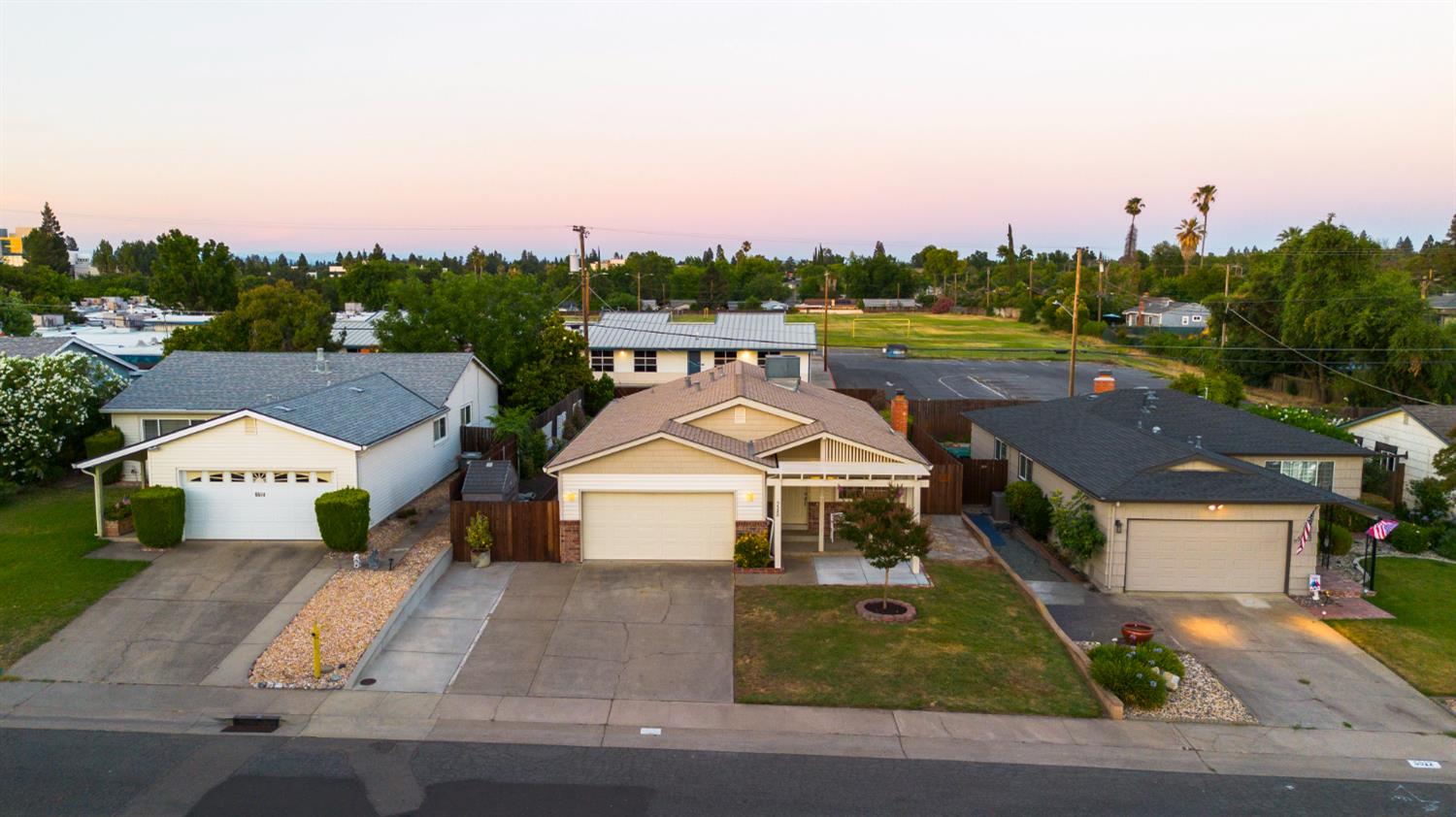 5528 Hesper Way