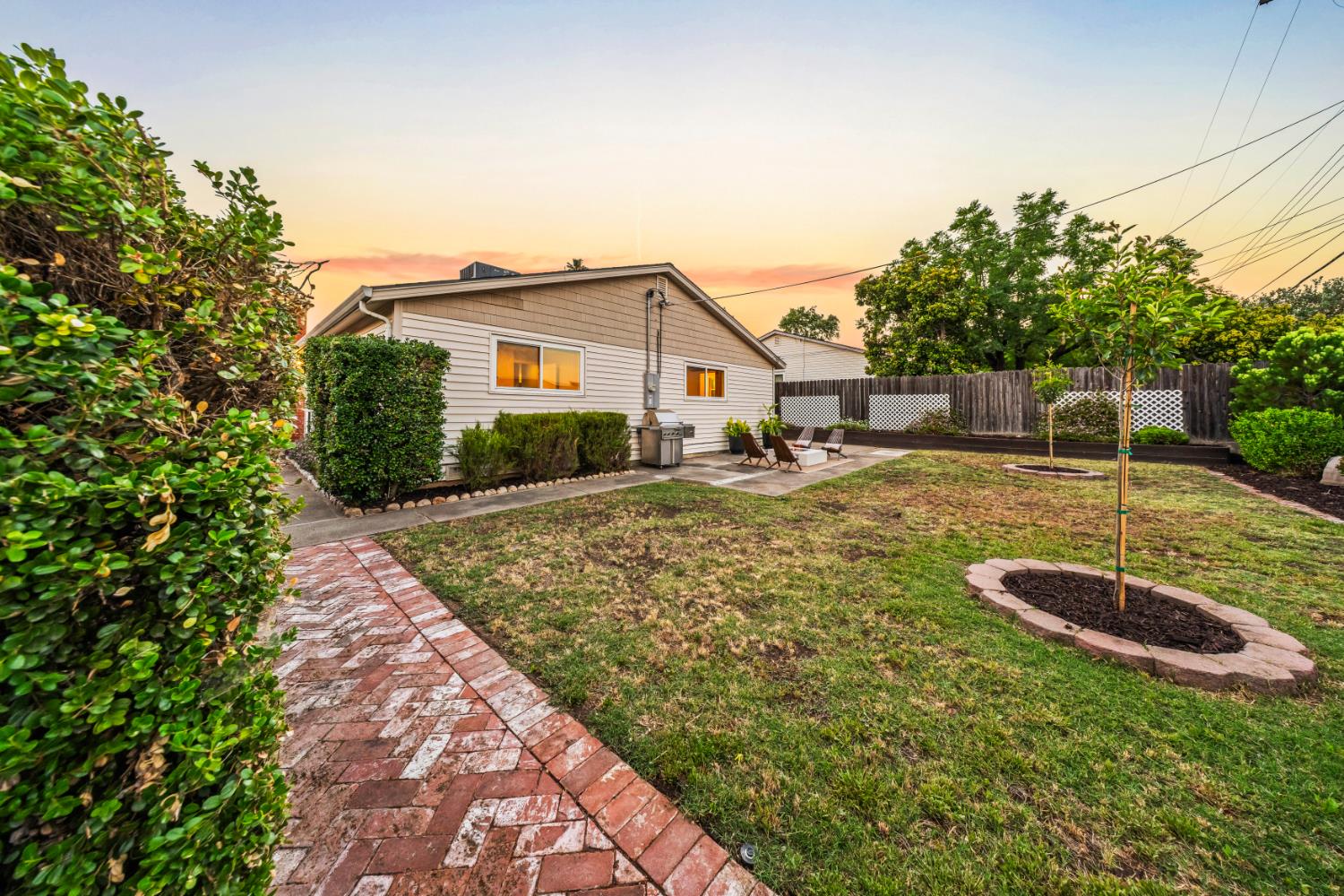 5528 Hesper Way