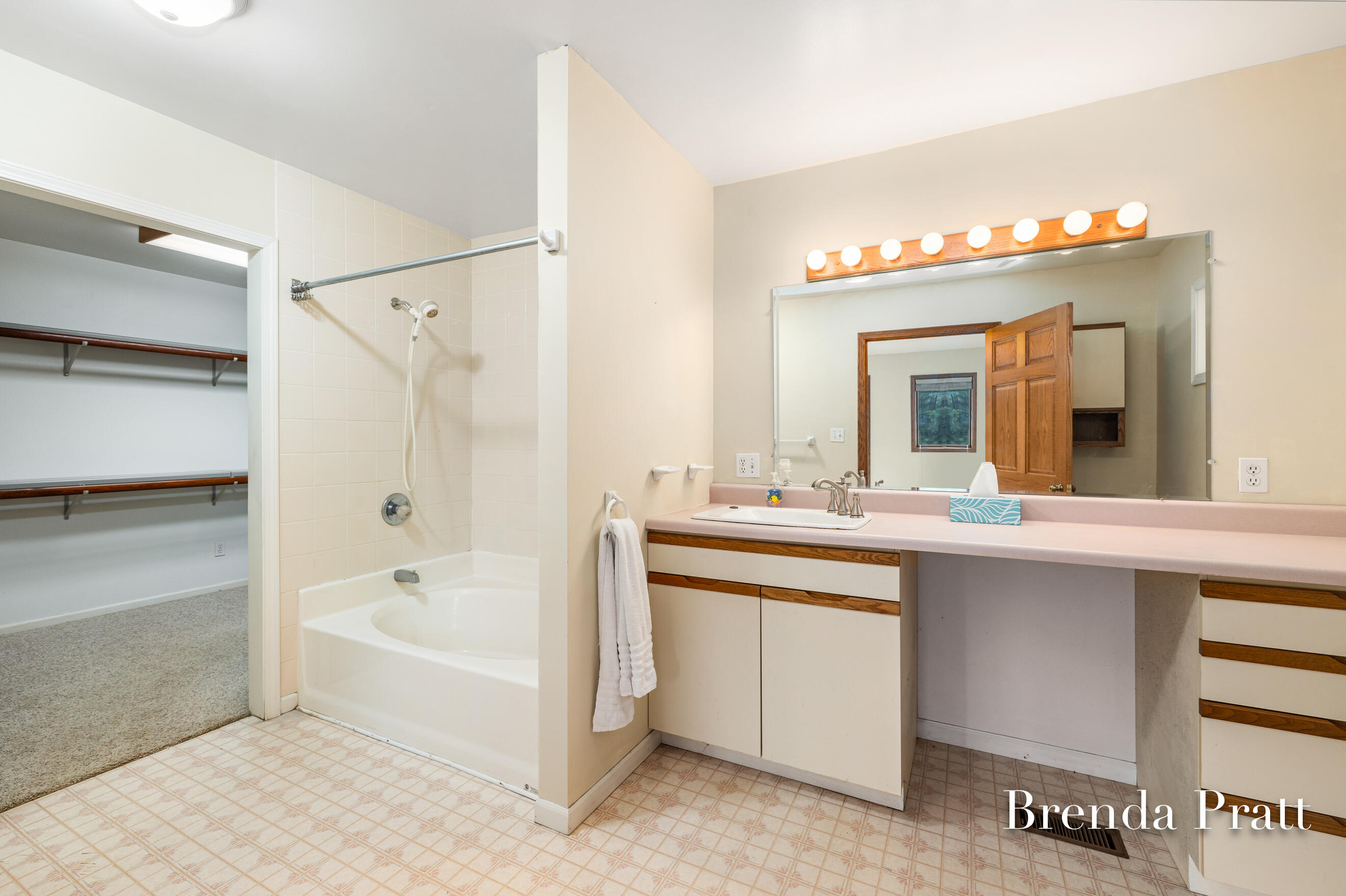 985 N Washington Street