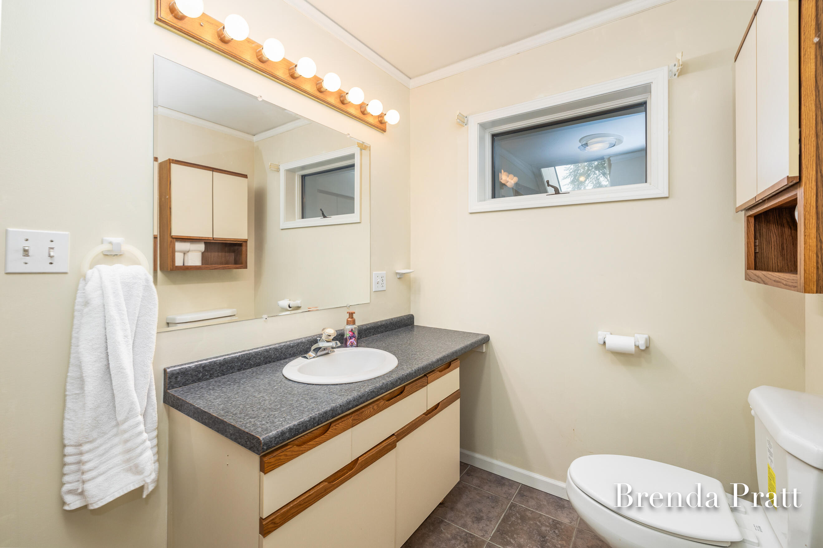 985 N Washington Street