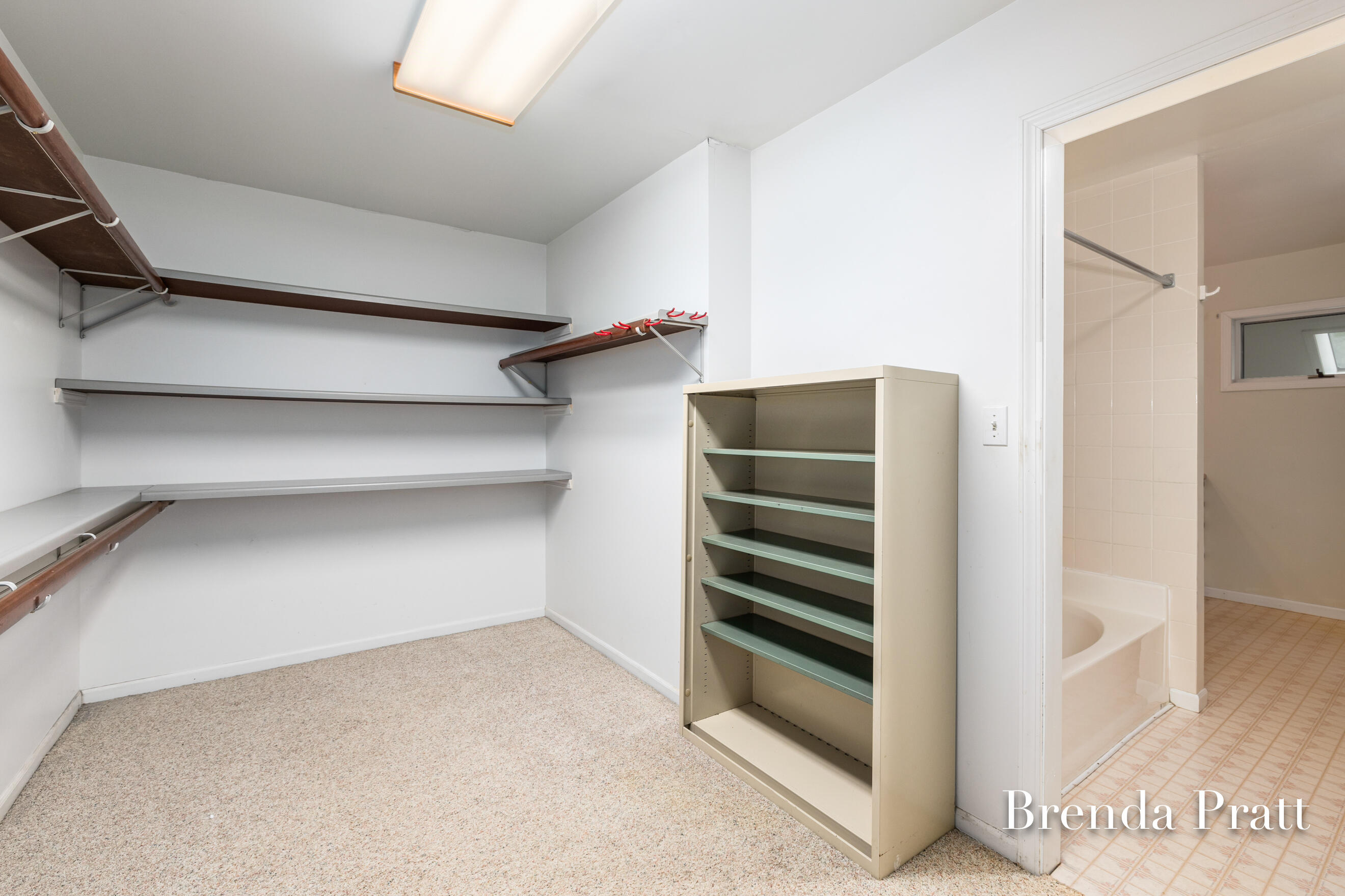 985 N Washington Street