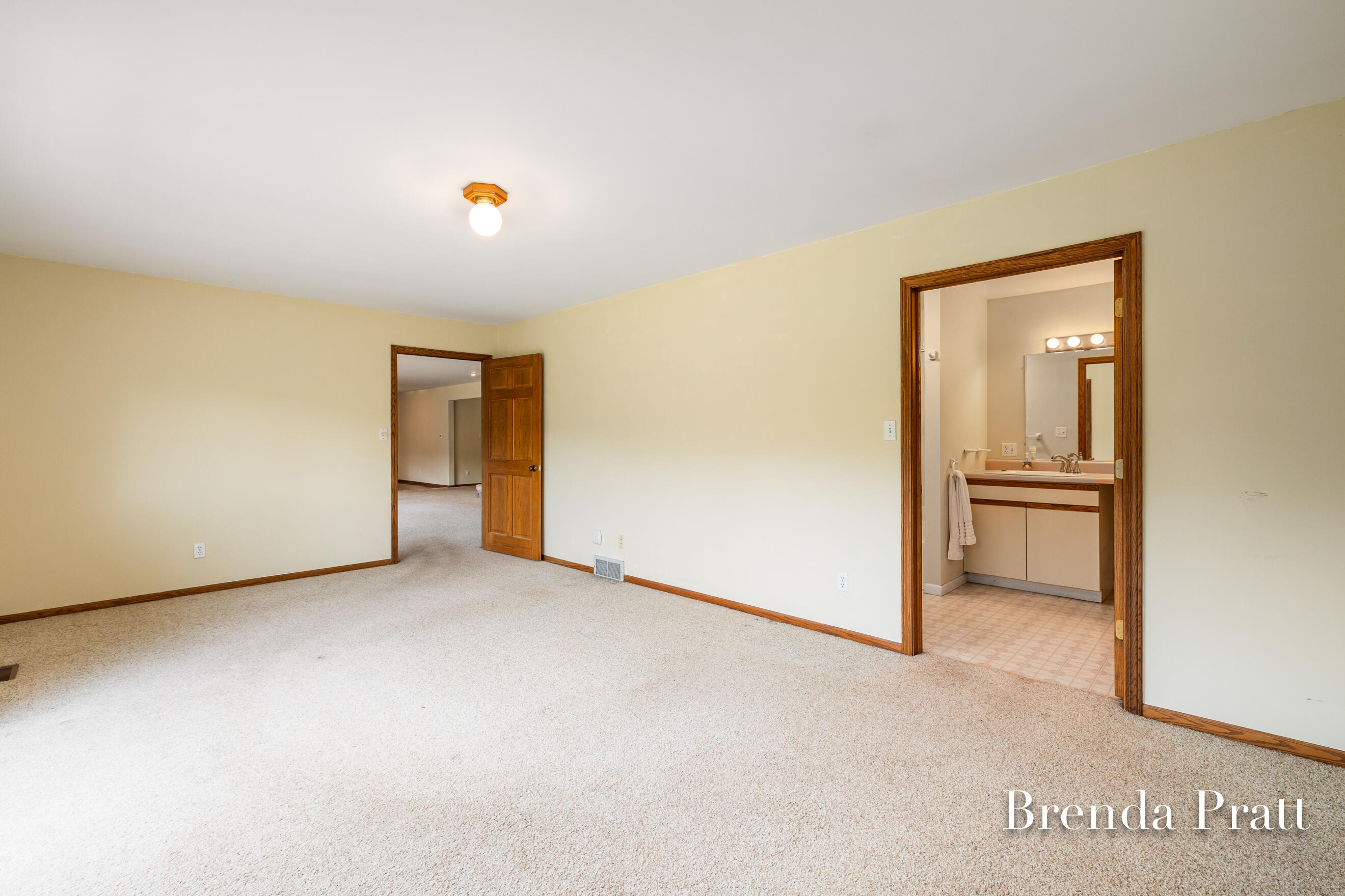 985 N Washington Street