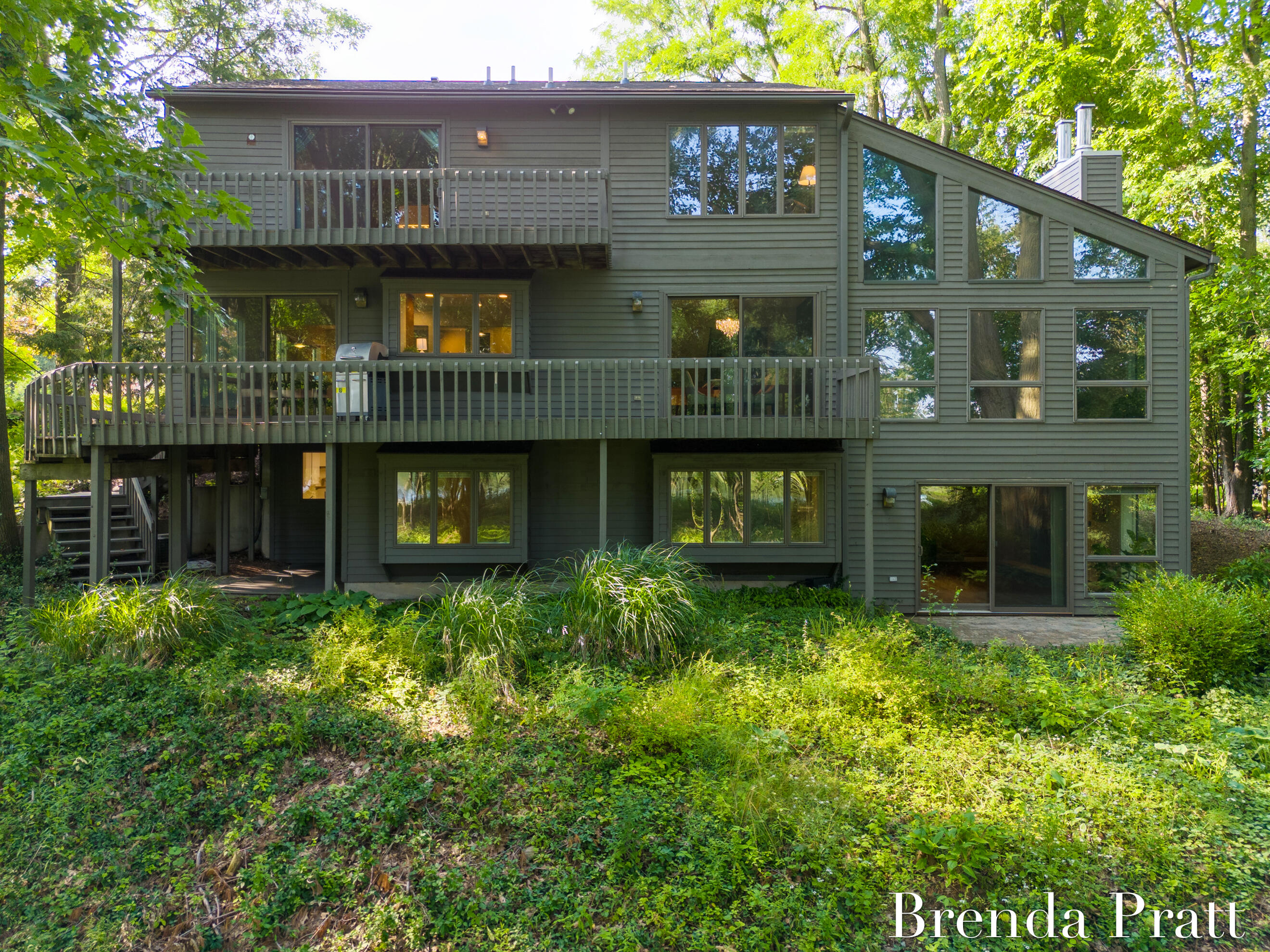 3510 Eastview Drive NE