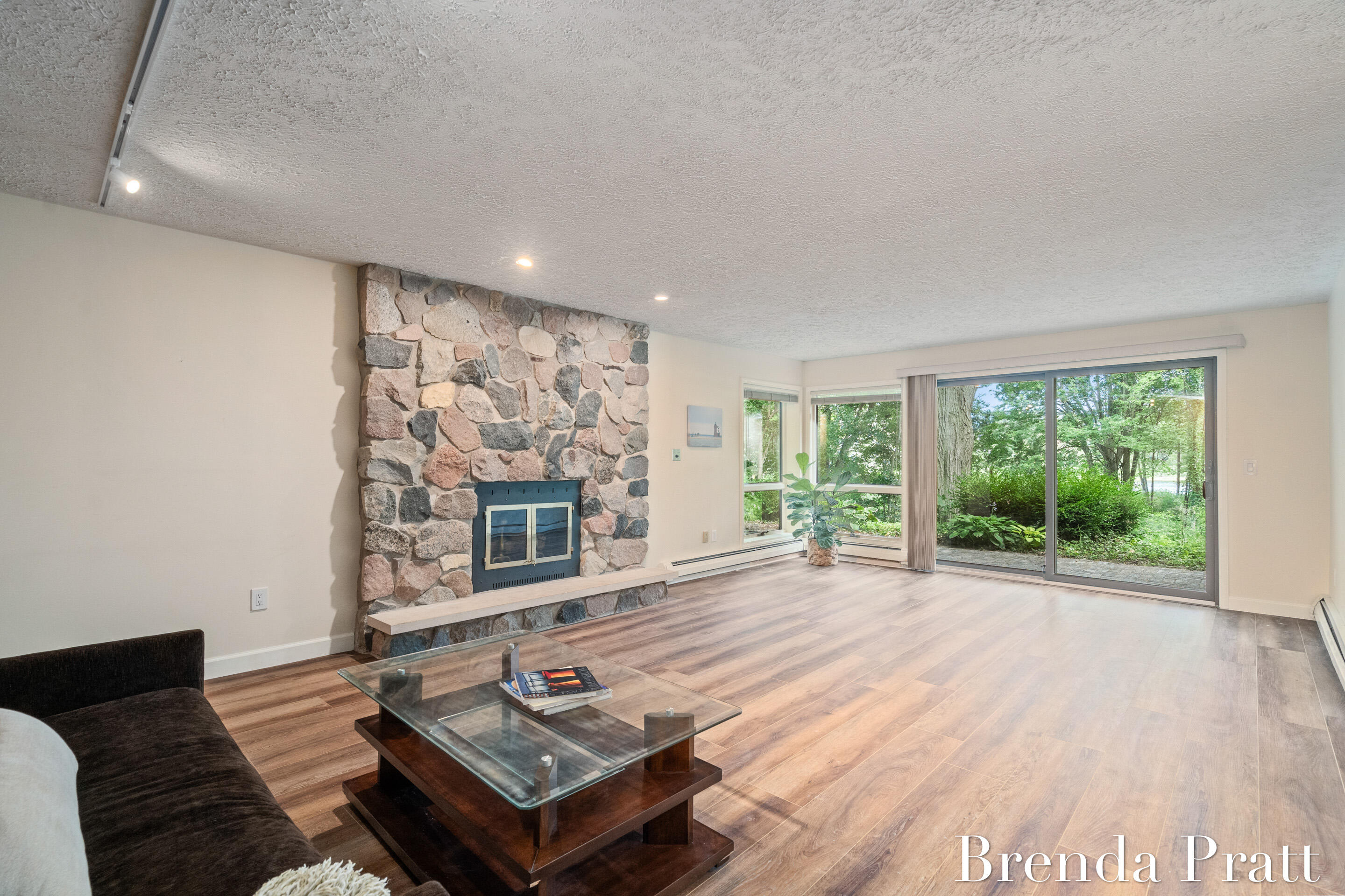 3510 Eastview Drive NE