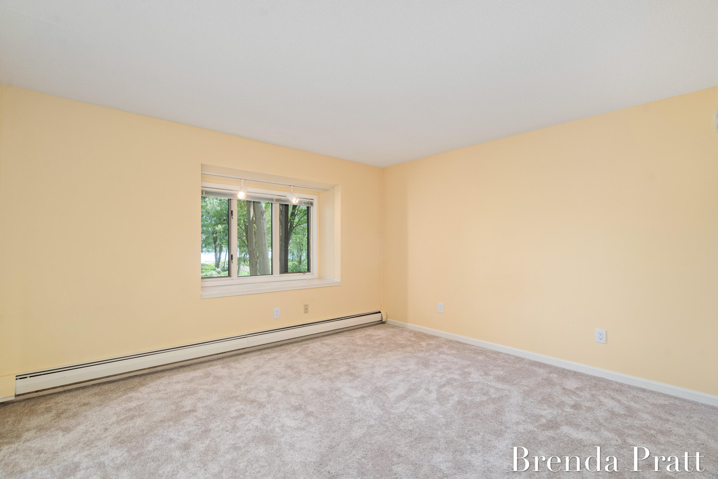 3510 Eastview Drive NE