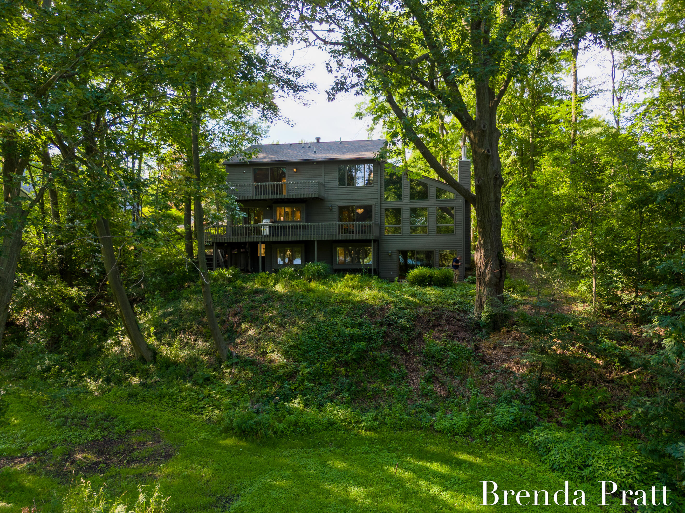 3510 Eastview Drive NE