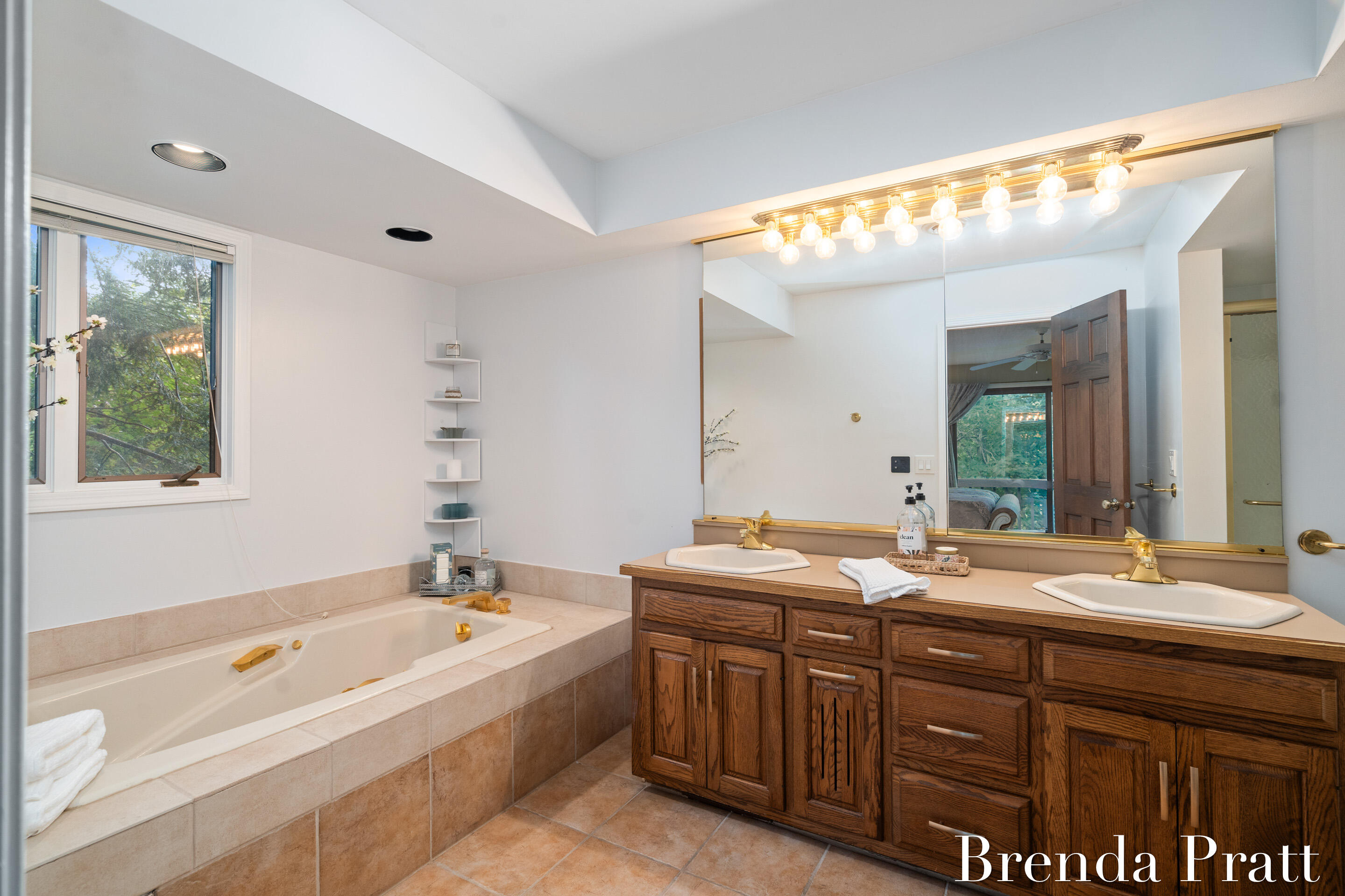 3510 Eastview Drive NE