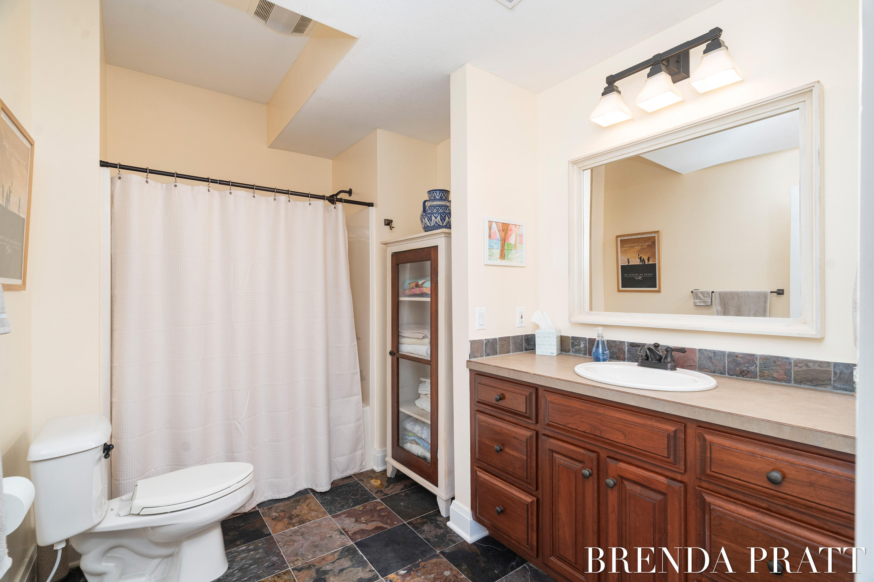 4301 Saddleback Court NE