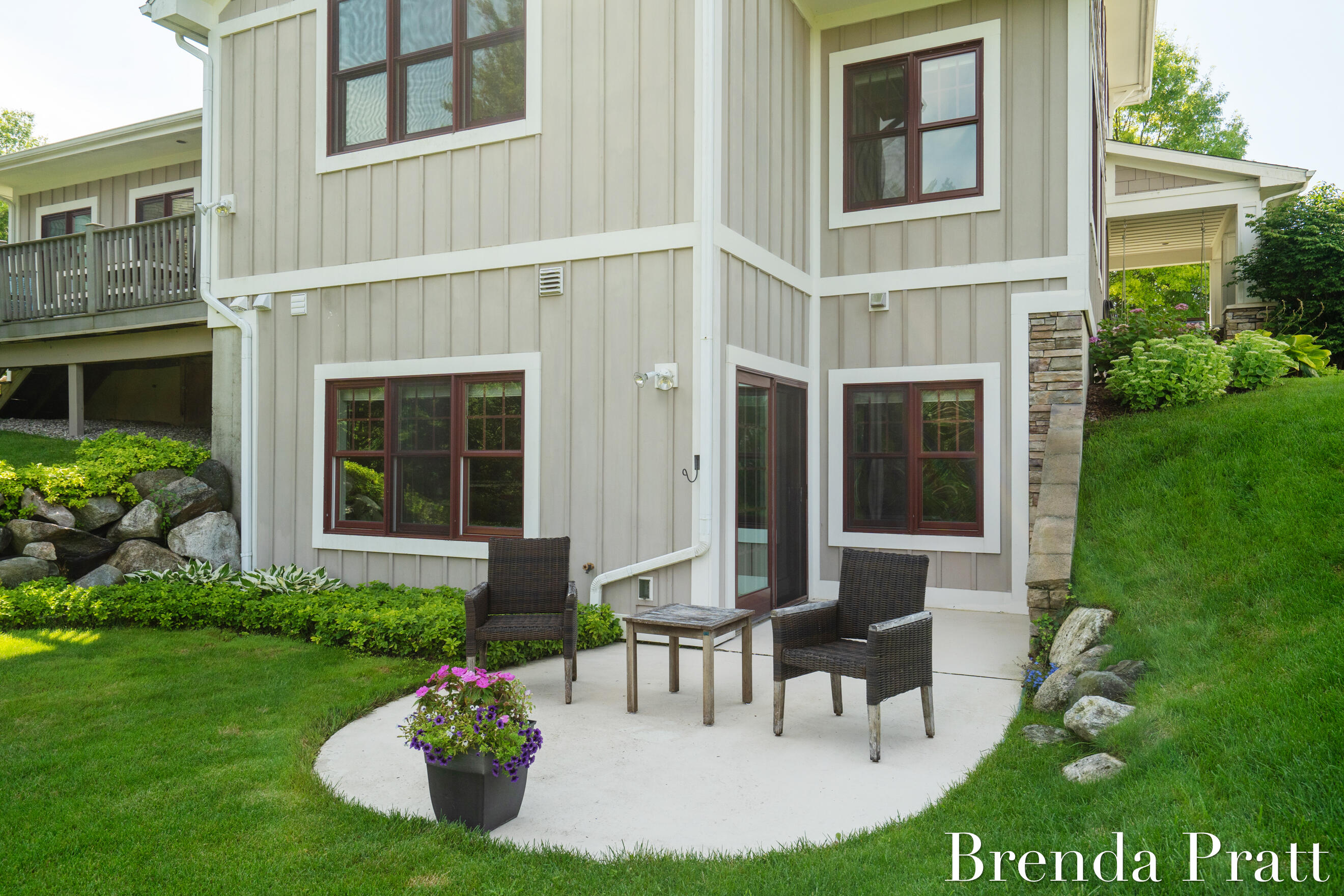 4301 Saddleback Court NE