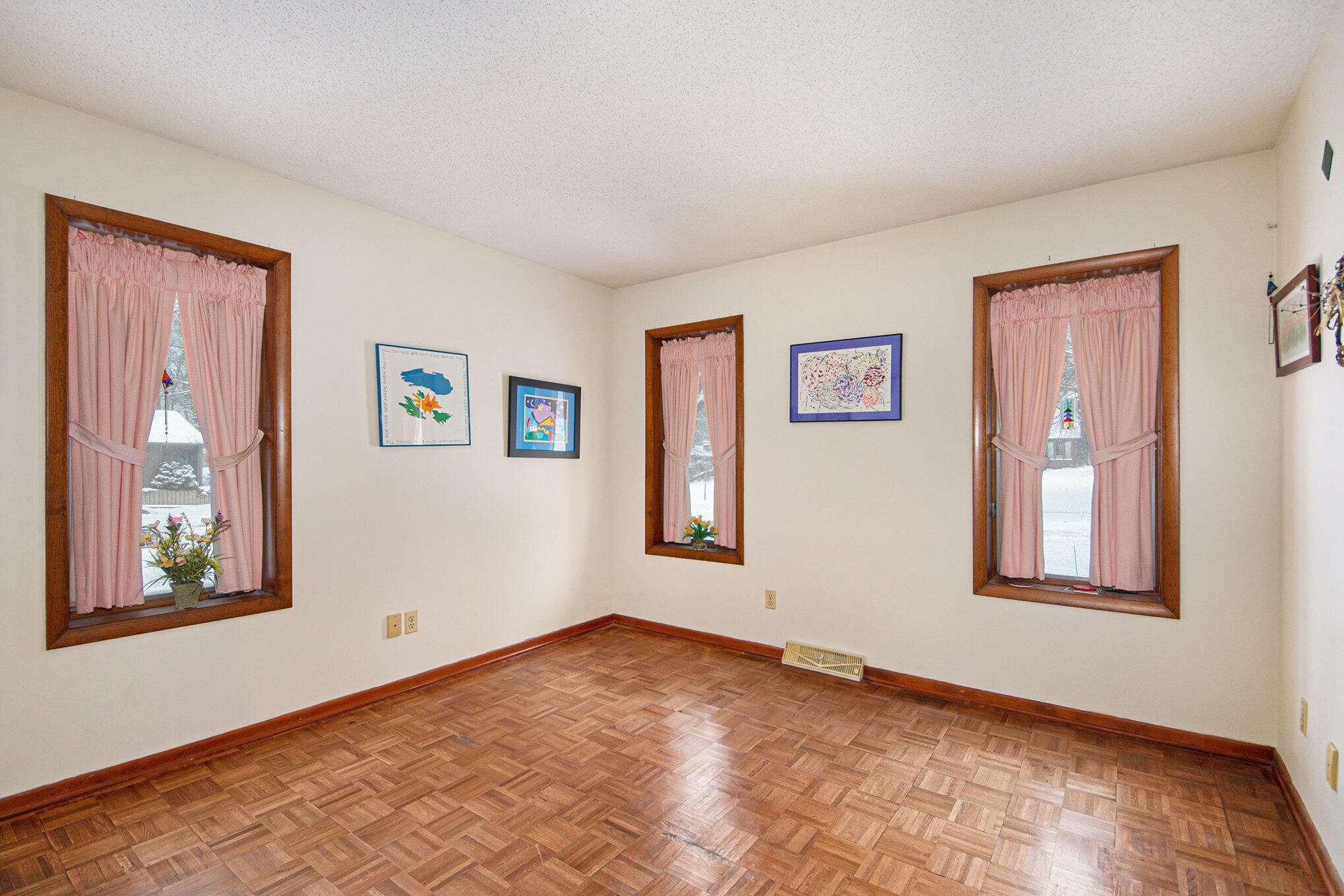 39 Worcester Drive NE