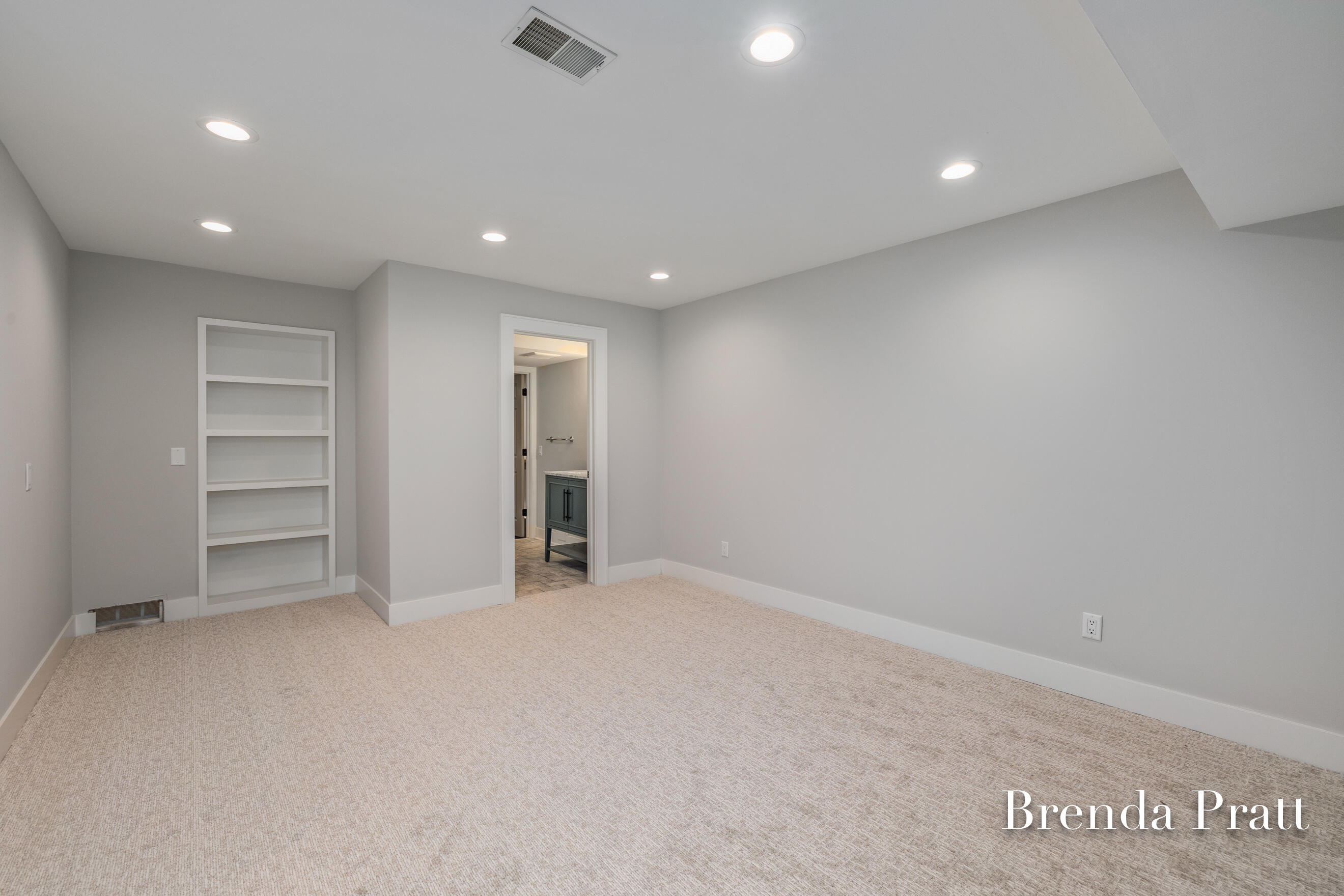 305 Arlington Drive SE